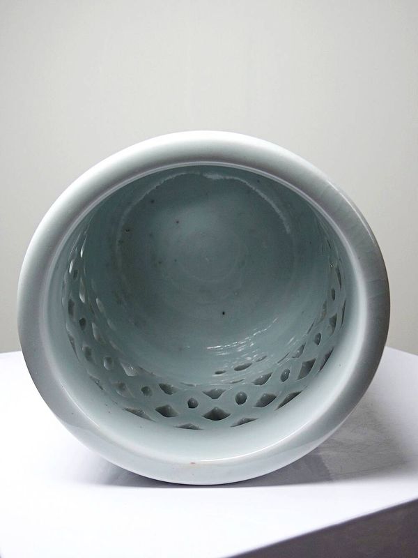 Porte-pinceaux porcelaine réticulée céladon Corée style Joseon XXe