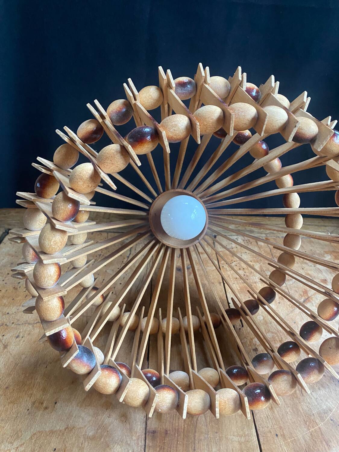 Lustre en bois vintage