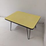 Table basse en formica jaune