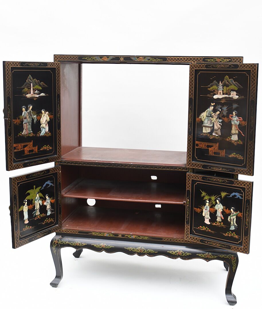 Black lay cabinet with Chinese décor