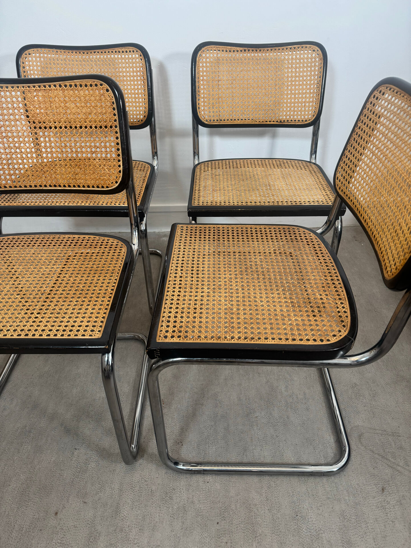 Lot de quatre chaises Marcel Breuer Cesca b32