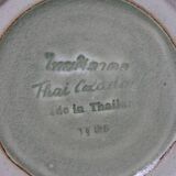 Assiette émaillée thai celadon , poterie vert jade