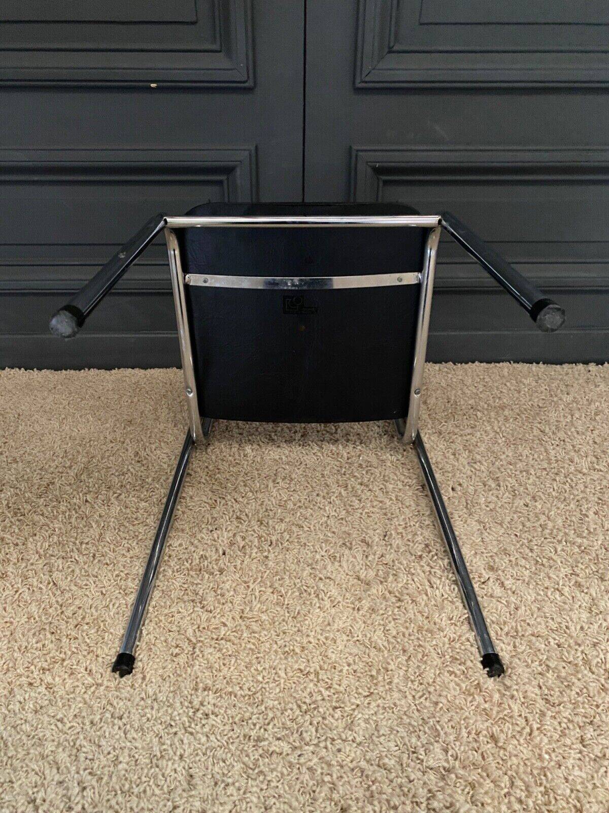 Lot de 4 chaises en skaï noir et métal chromé 1970 civic made in france