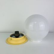 Applique, plafonnier Art déco globe en opaline et socle jaune