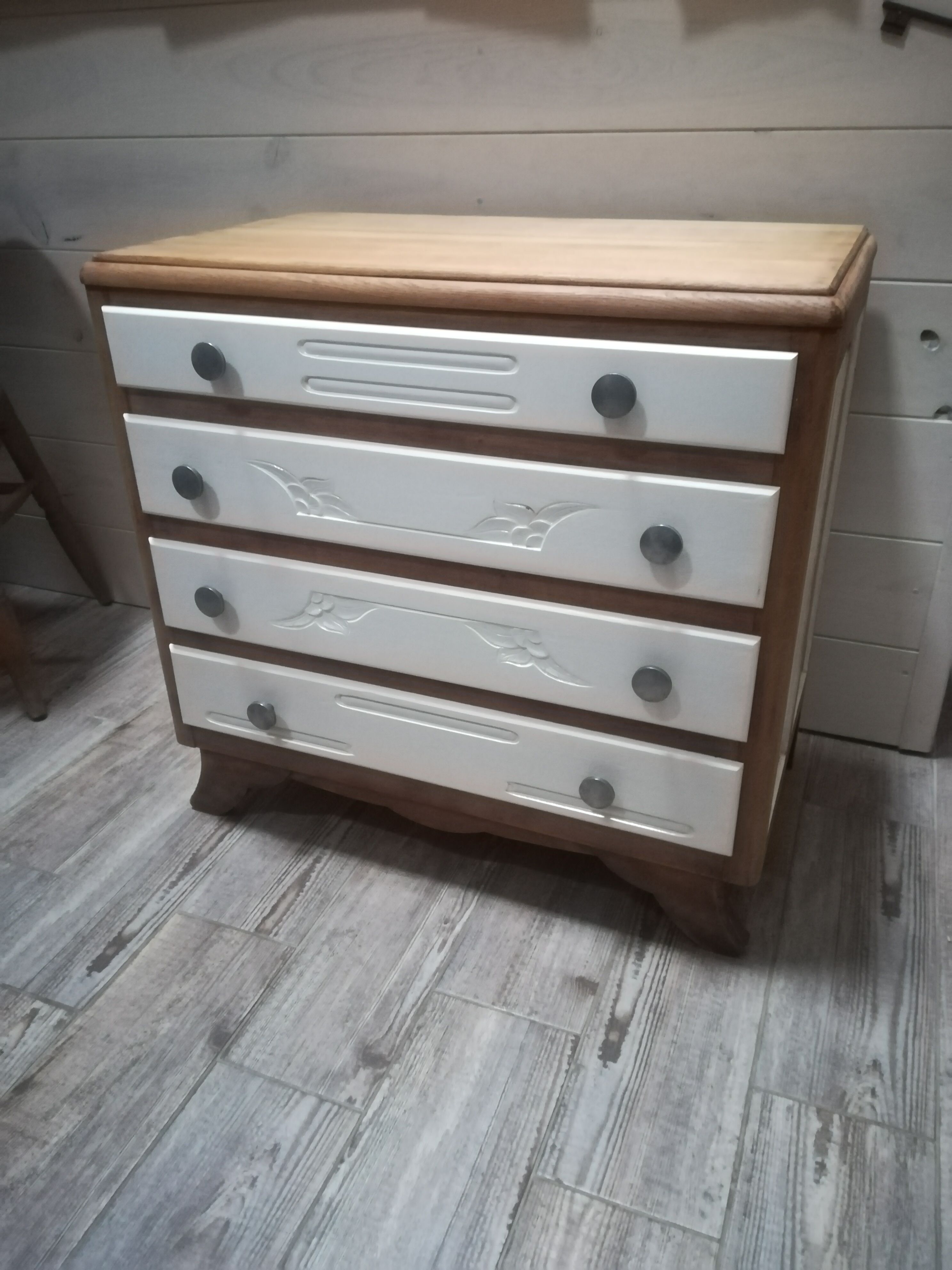 Chest of drawers