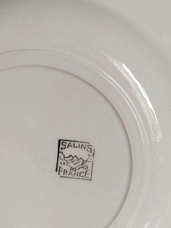 Huit assiettes faïence de salins années 50