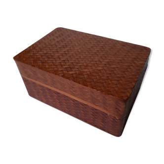 Straw-marked jewelry box