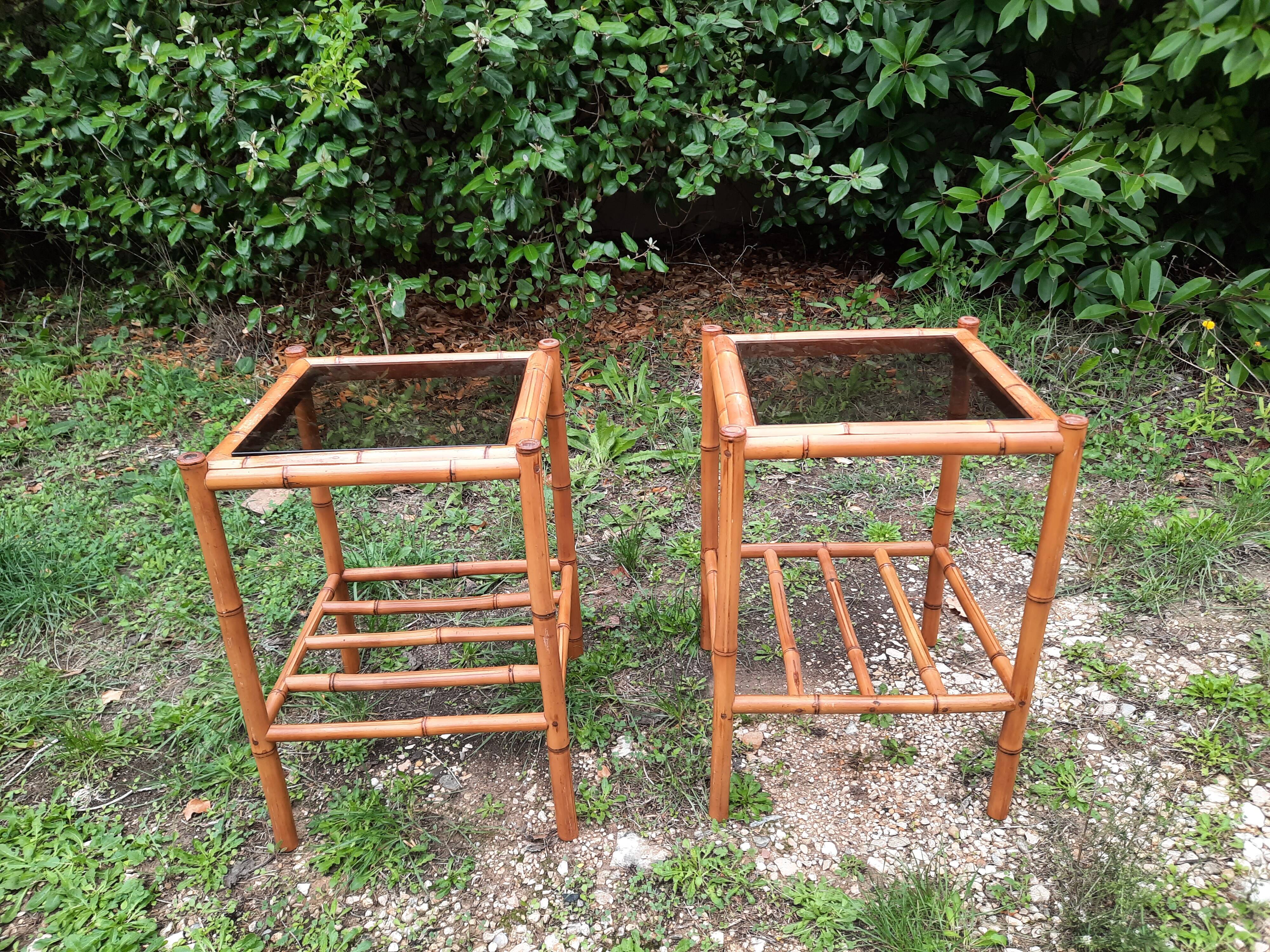 Paire de tables bambou et verre fumé