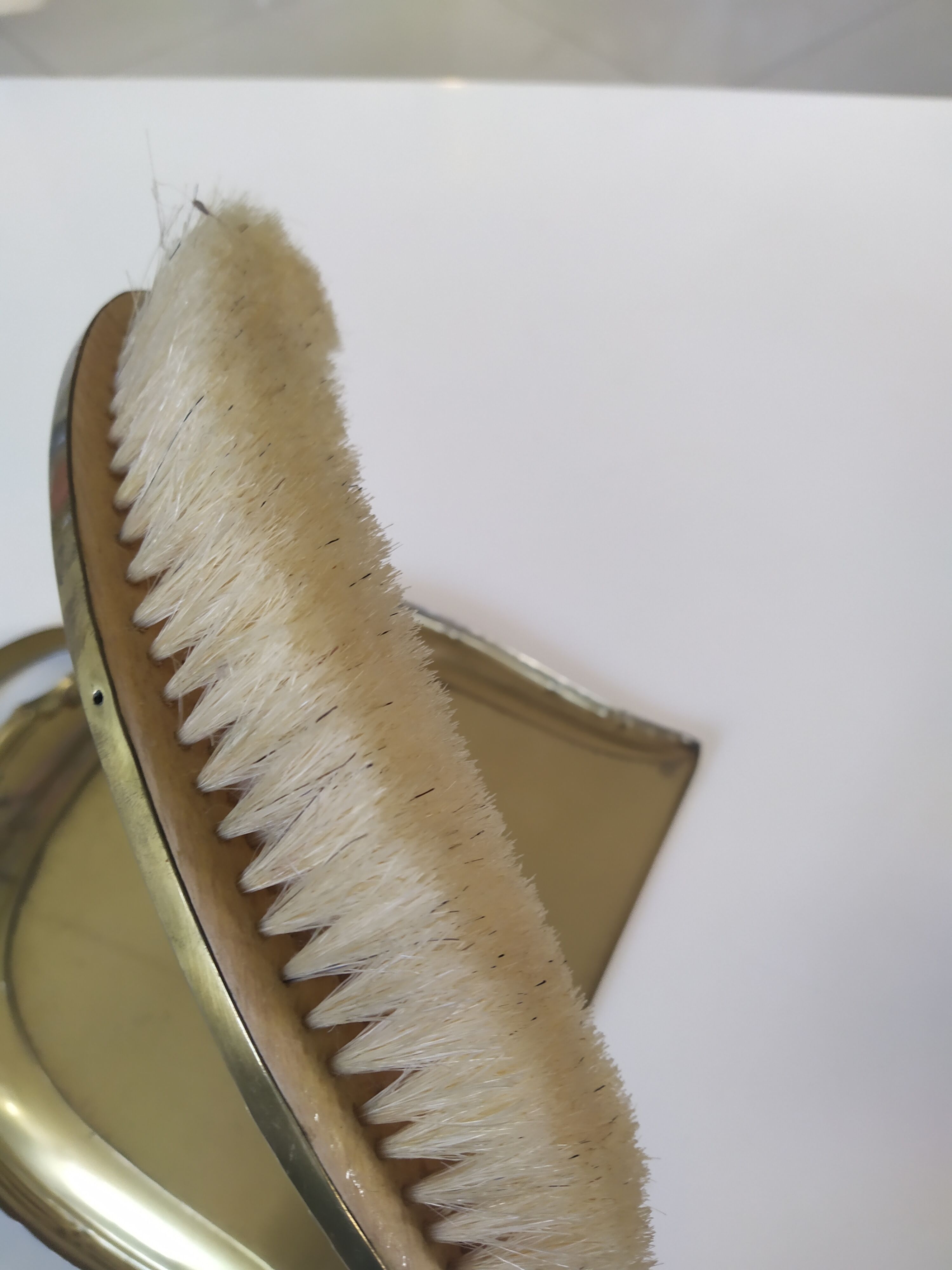 Tray picks up crumbs and brush