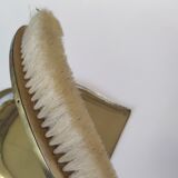 Tray picks up crumbs and brush