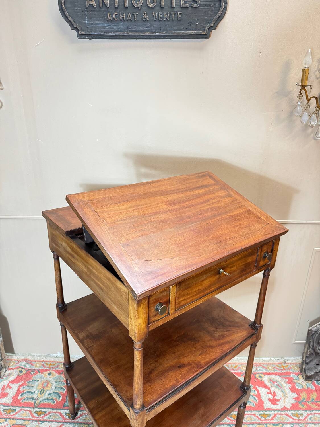 Mahogany desk with stamp of the brita official office
