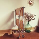 Vintage service with foldable wheels