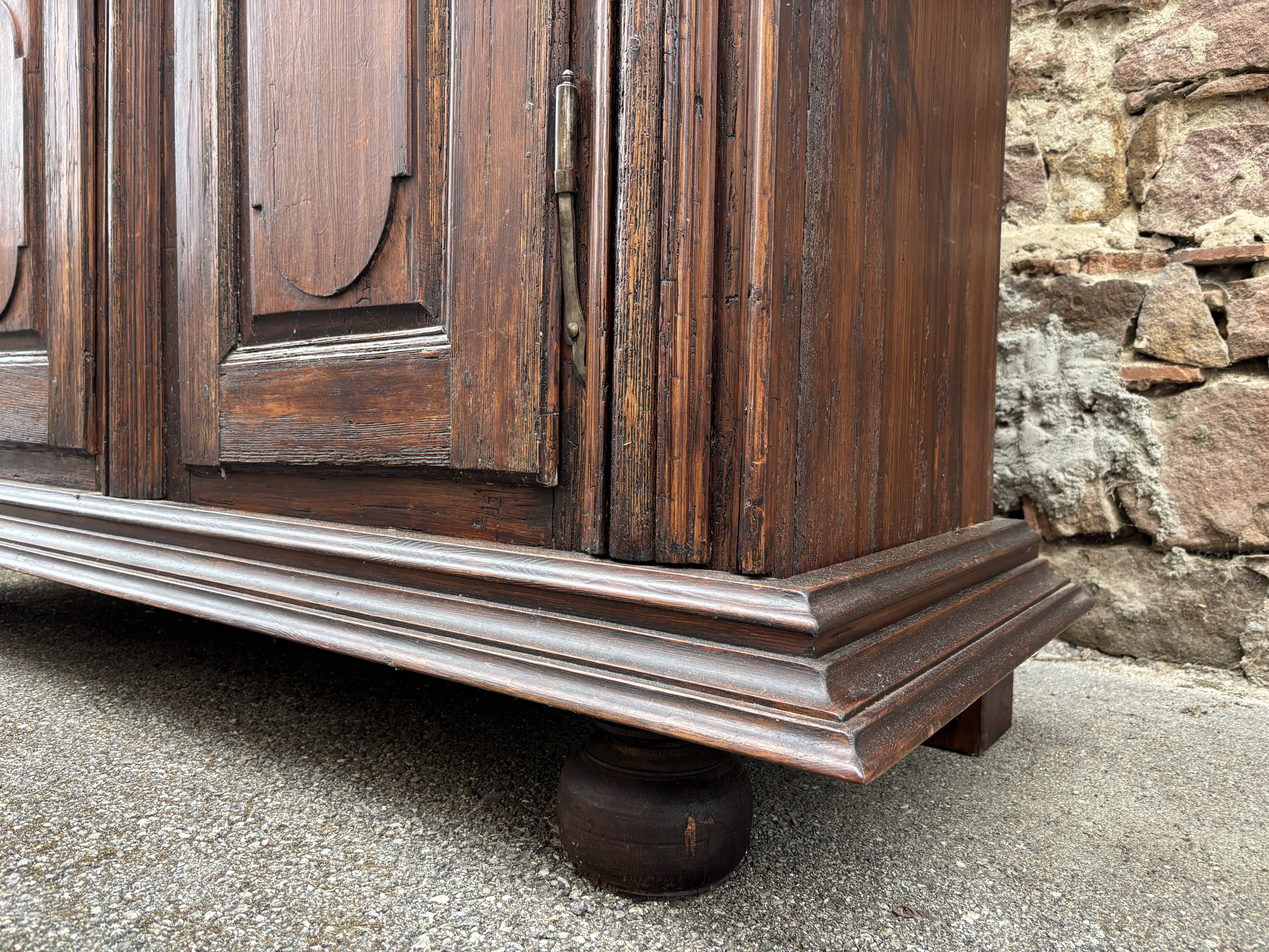 Rustic Alsatian armoire from the 17th century, Louis XIV period 1680/1