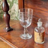 Elégante étagère murale victorienne en acajou. Fin XIXe