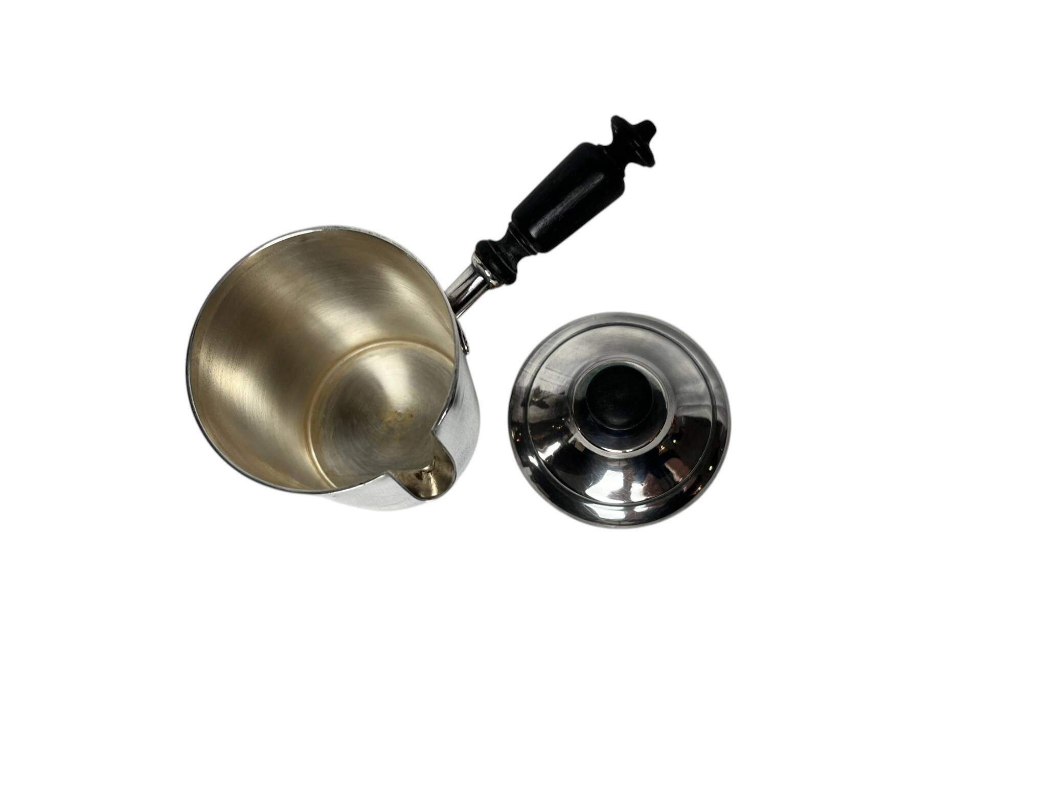 Tableware, marabout milk jug in silver-plated metal and wood from the early 20th century.