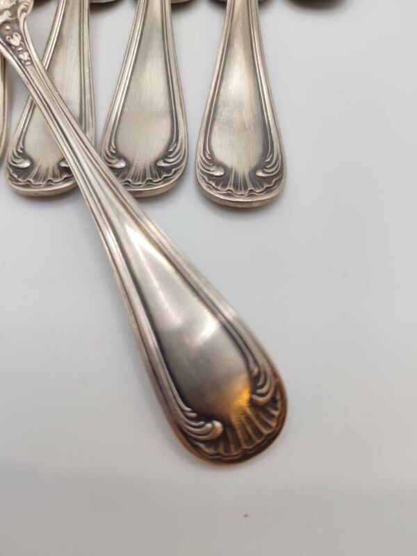 12 fourchettes à gâteau en métal argenté, par Boulenger.