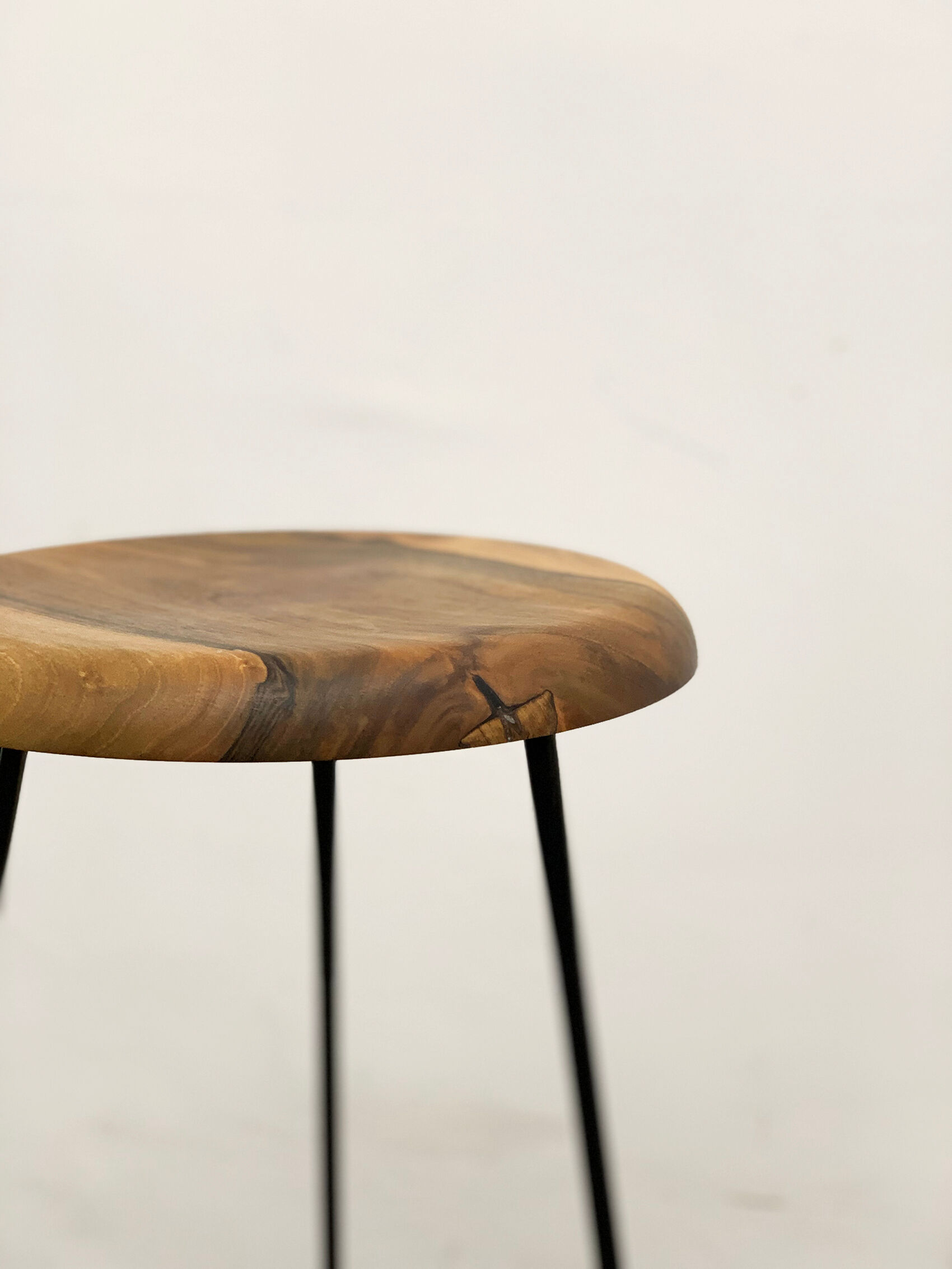 Bar stool in steel and walnut