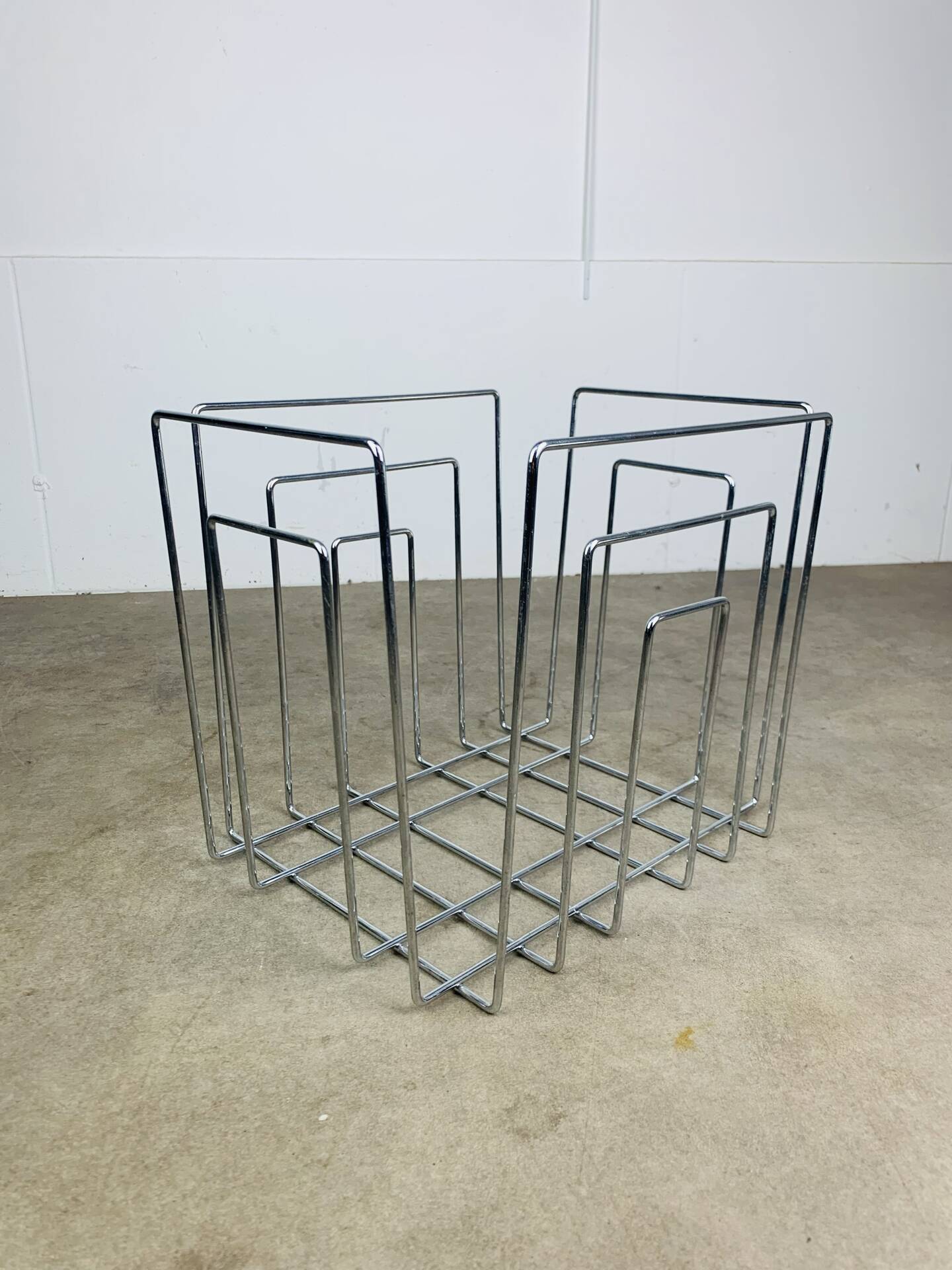 Porte revues métal chromé style Willy Glaeser TMP, années 80
