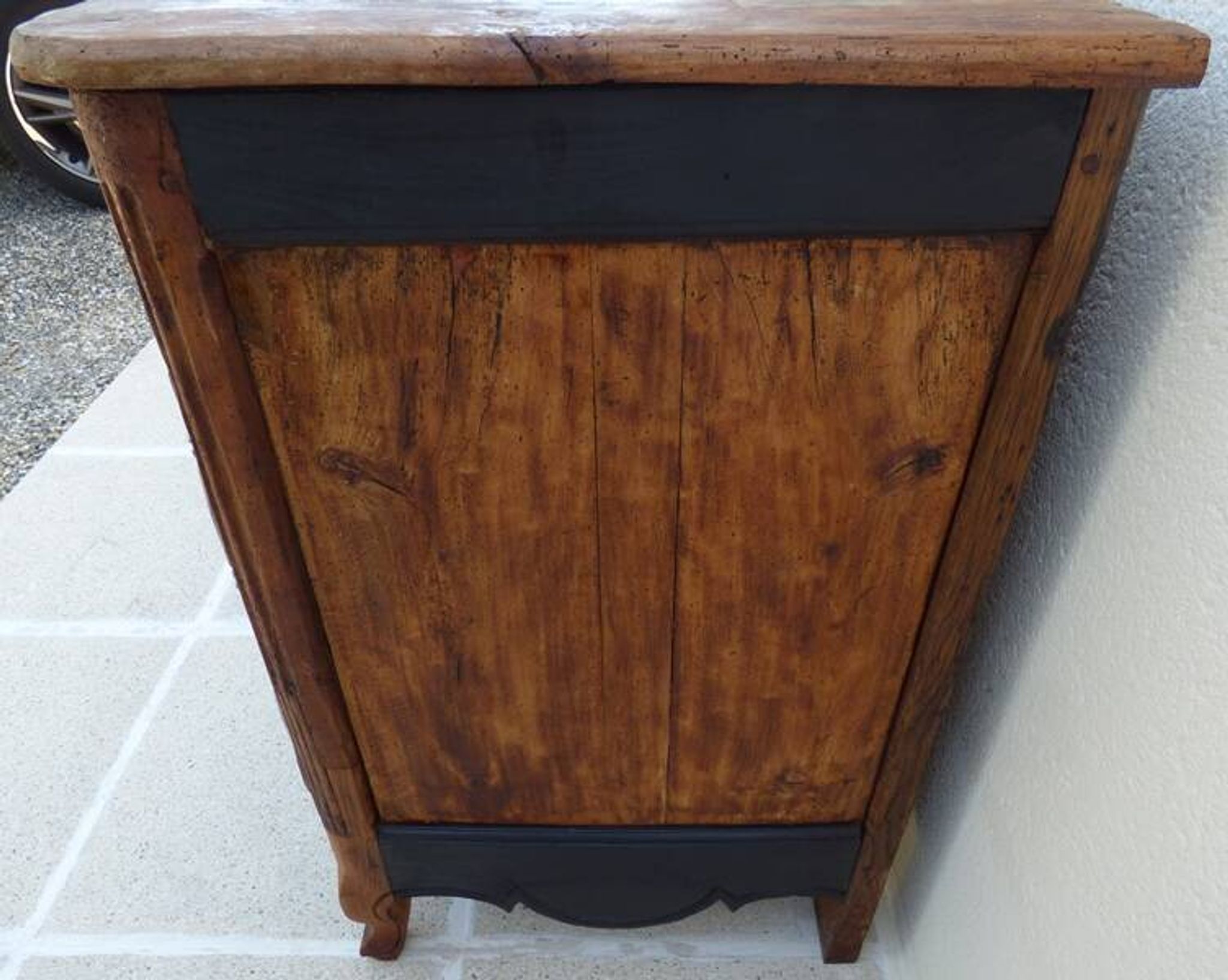 Antique sideboard from the end of the 19th century, 2 doors, 2 drawers, shelf in its patina