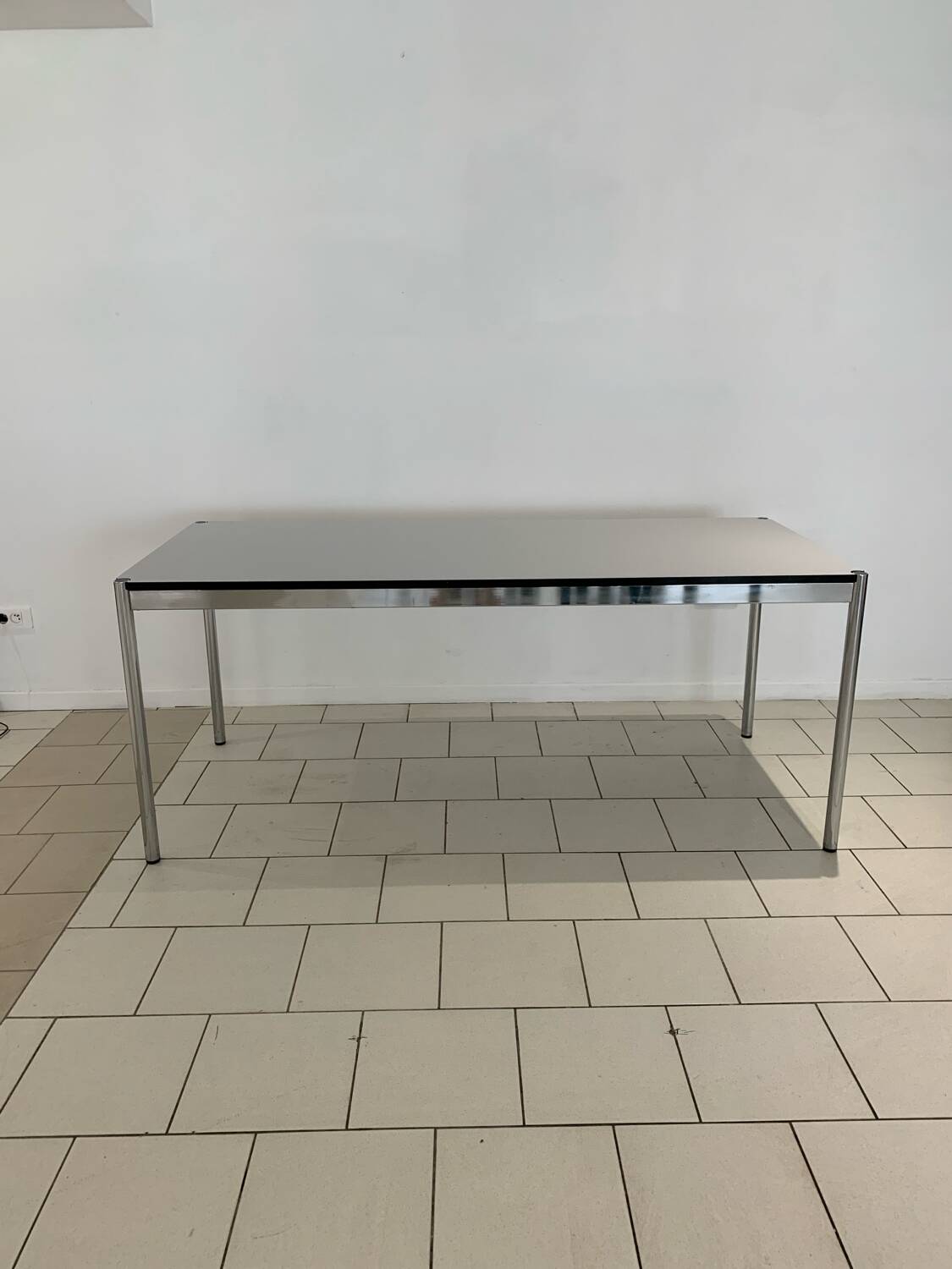 Table USM Haller Design