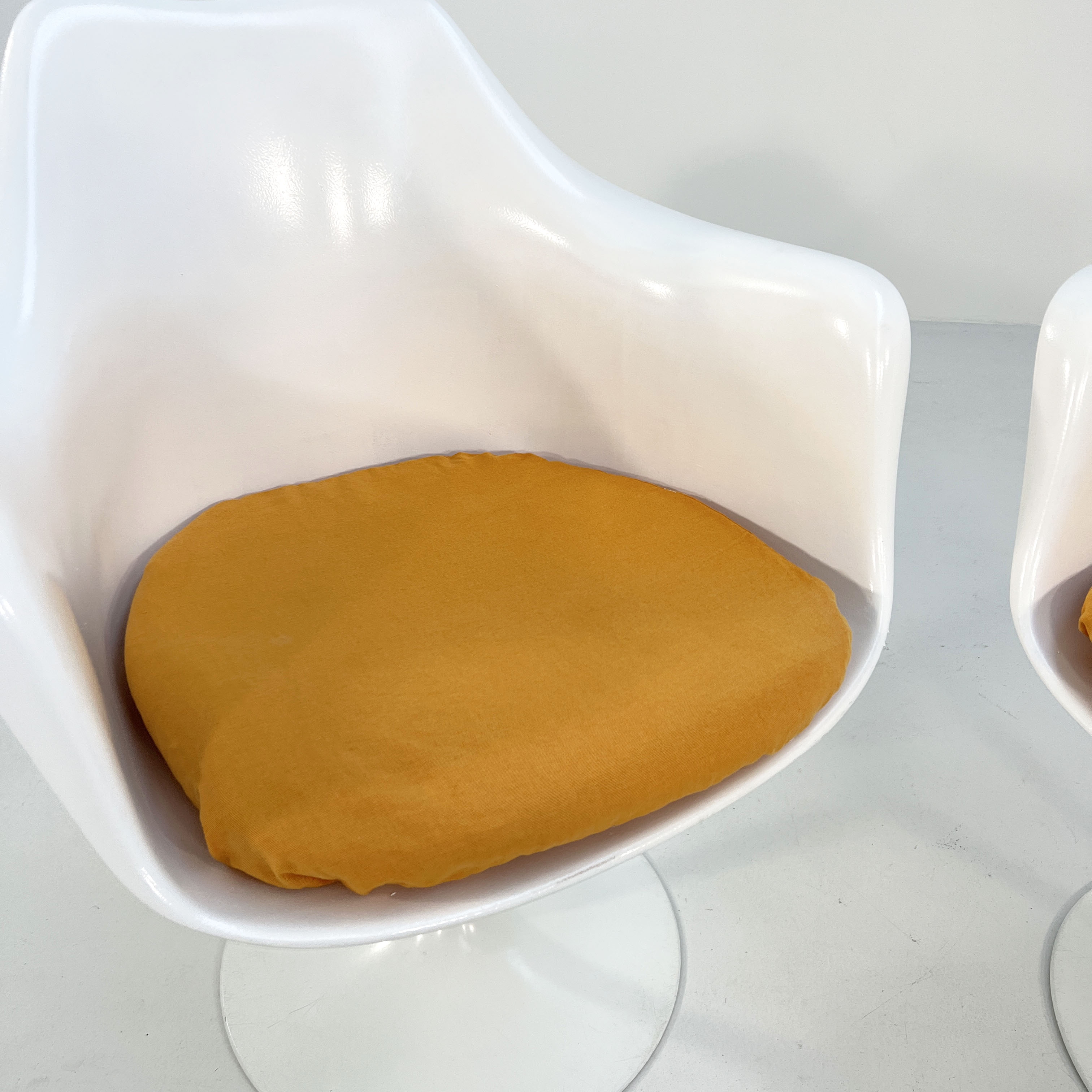 Pair of Swivel Tulip Armchairs by Eero Saarinen for Knoll, 1970