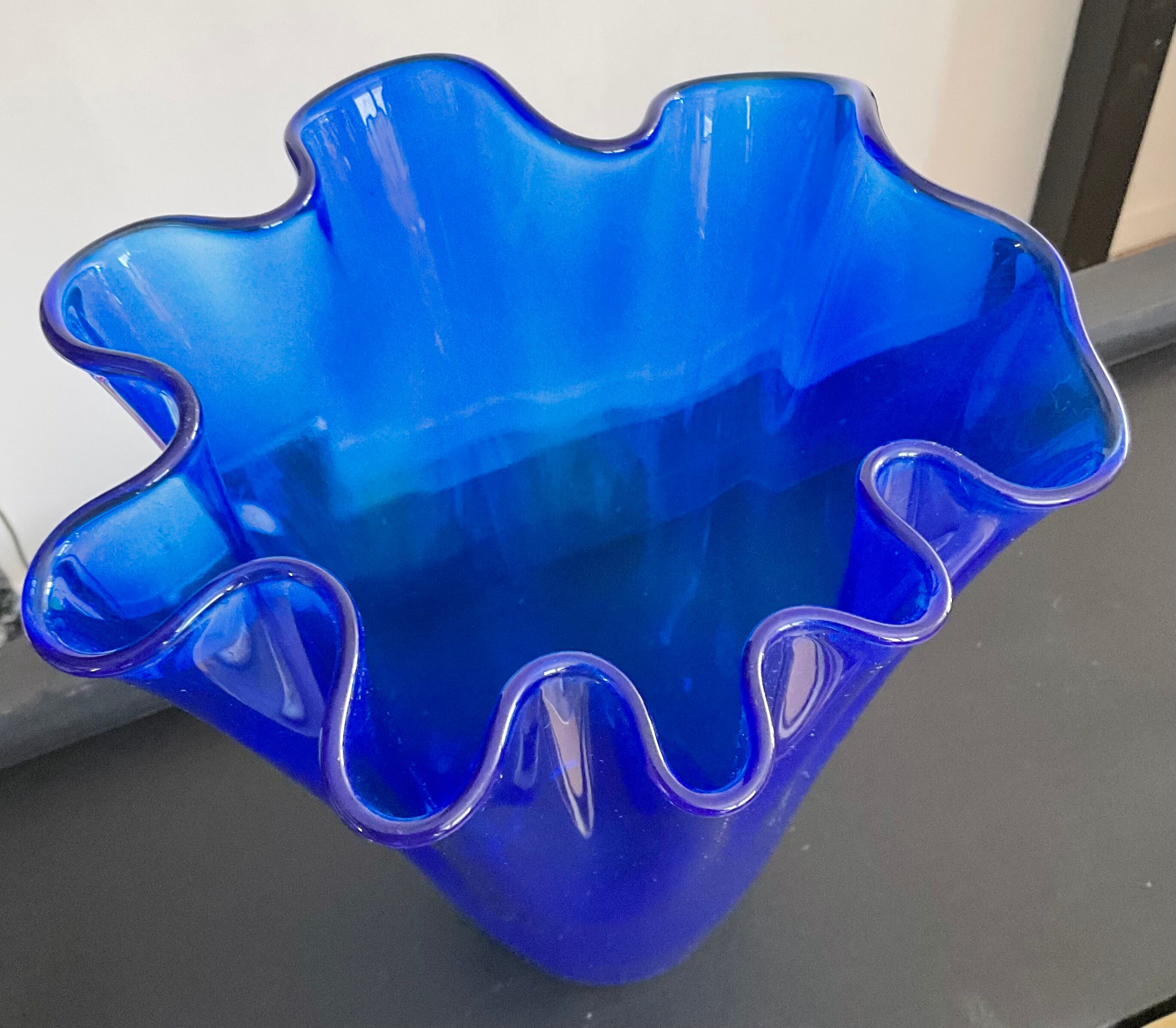 Vintage handkerchief vase made of glass paste