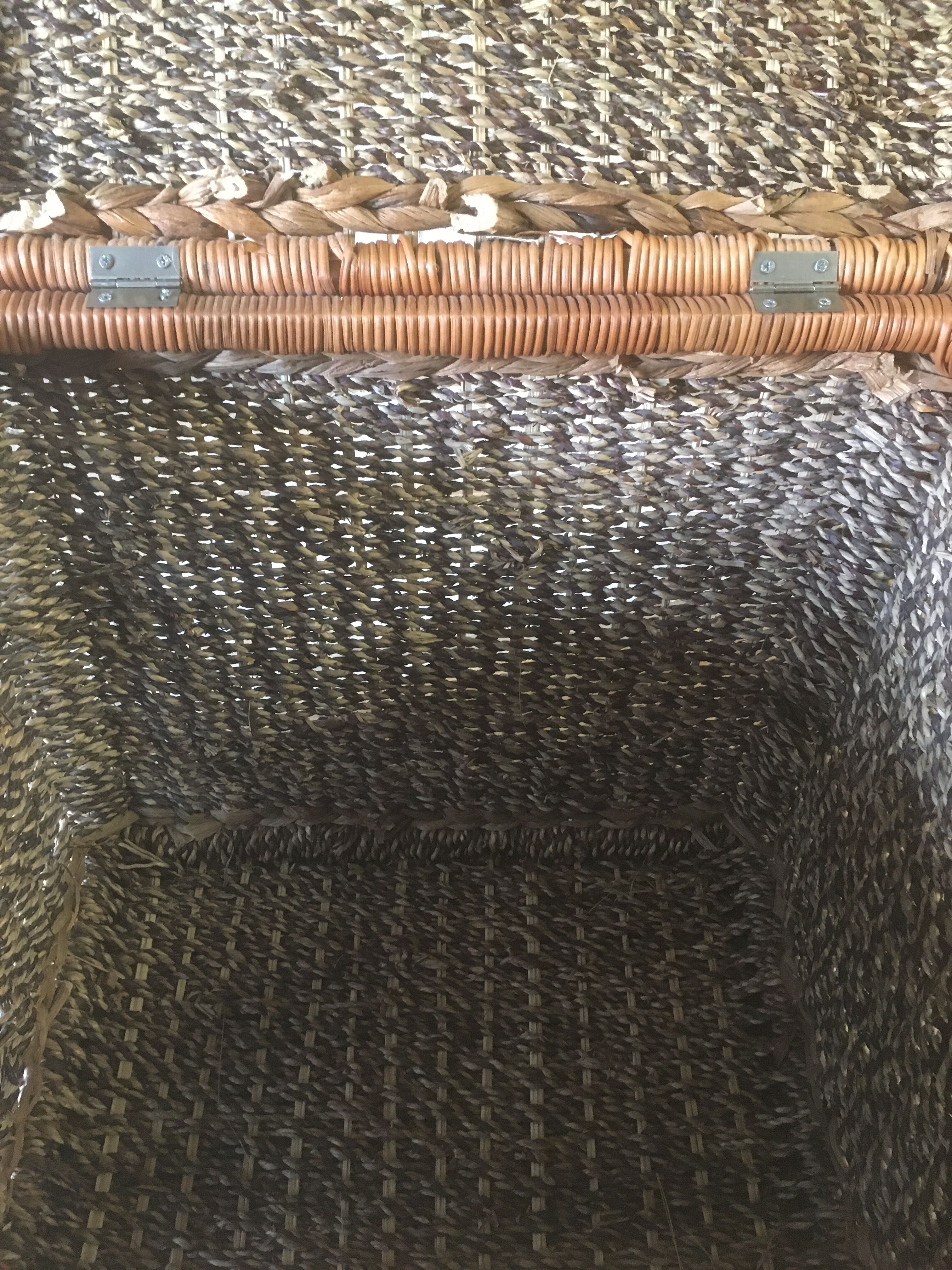 Chest in raffia or wicker