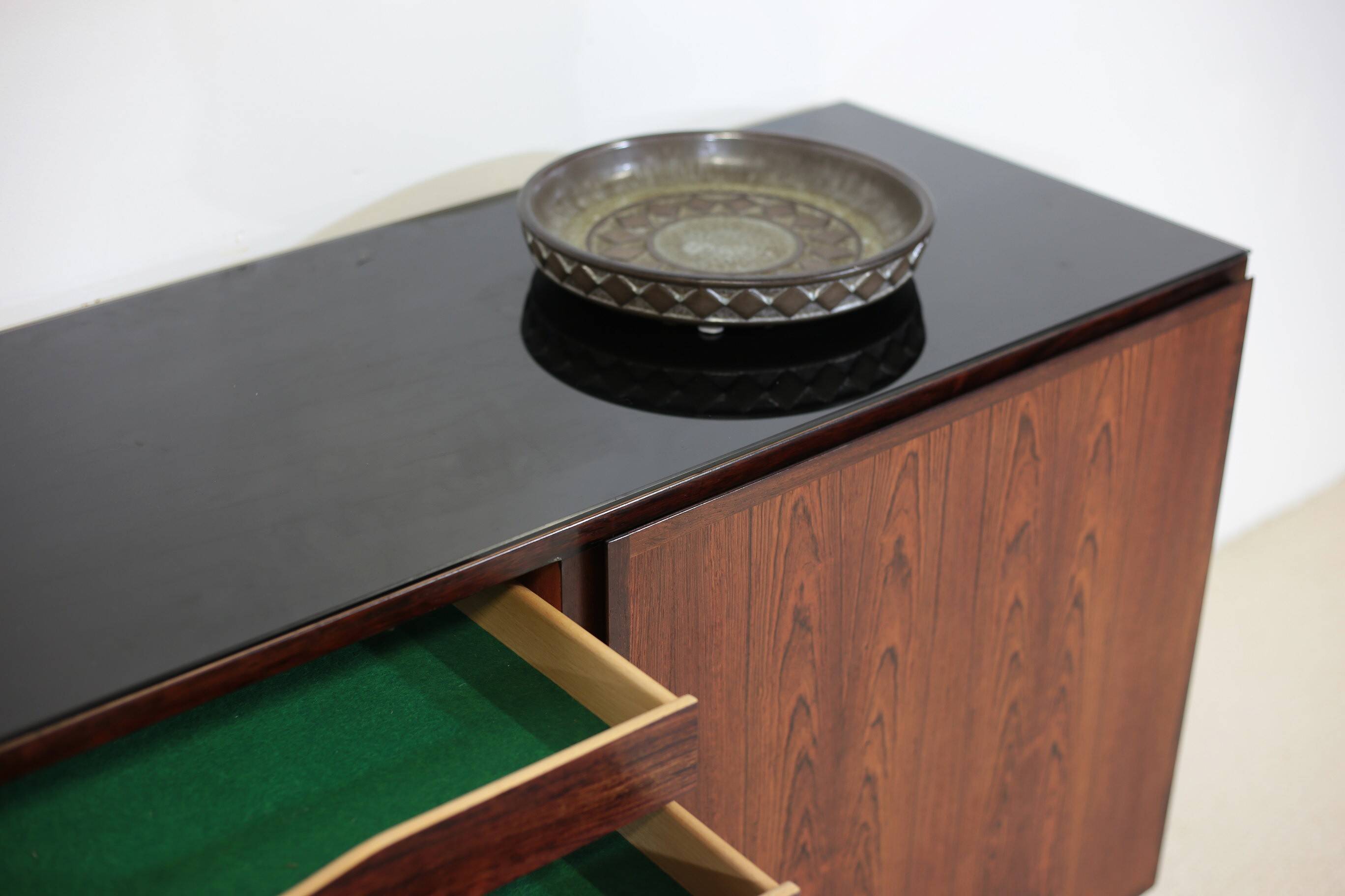 Omann Jun buffet in rosewood