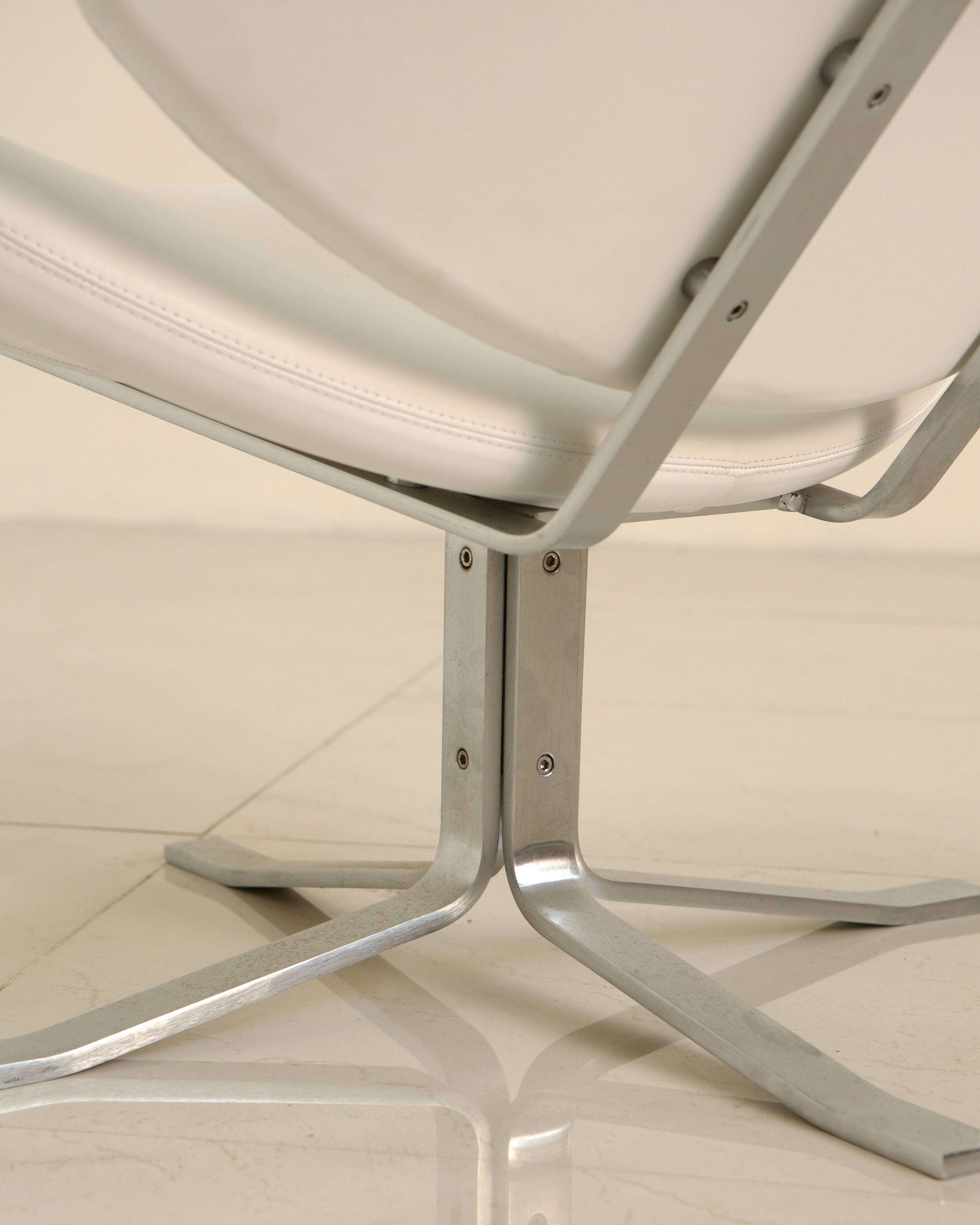 "Corona" lounge chair in white leather by Poul Volther for Erik Jørgensen