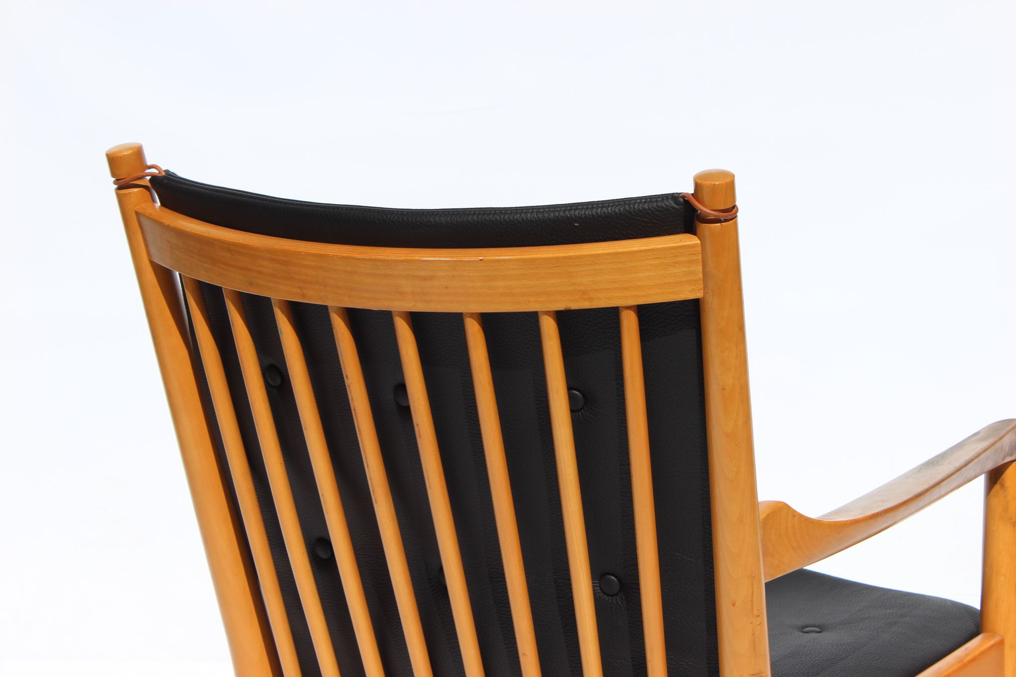 Fauteuil, modèle 1788, en cuir noir conçu par Hans J. Wegner