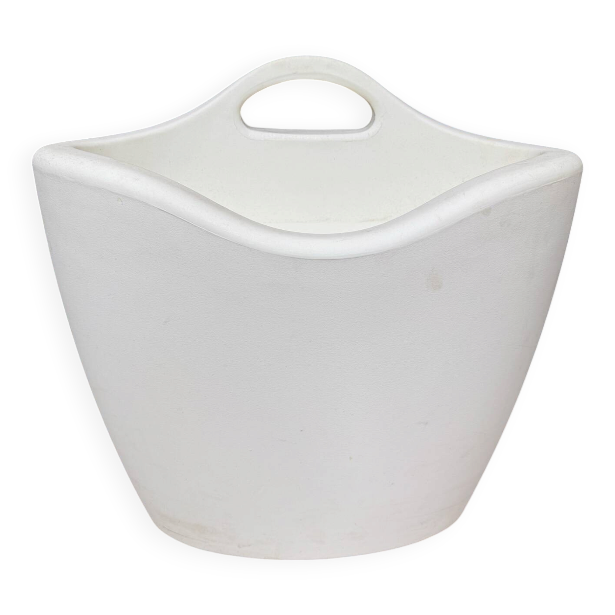 Design magazine rack in milky white by Elie Jacobson
