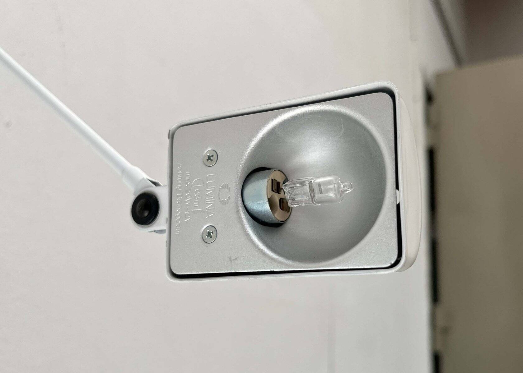 Classic white wall lamp Daphinette Italian vintage by Tommaso Cimini for Lumina, 1980s.