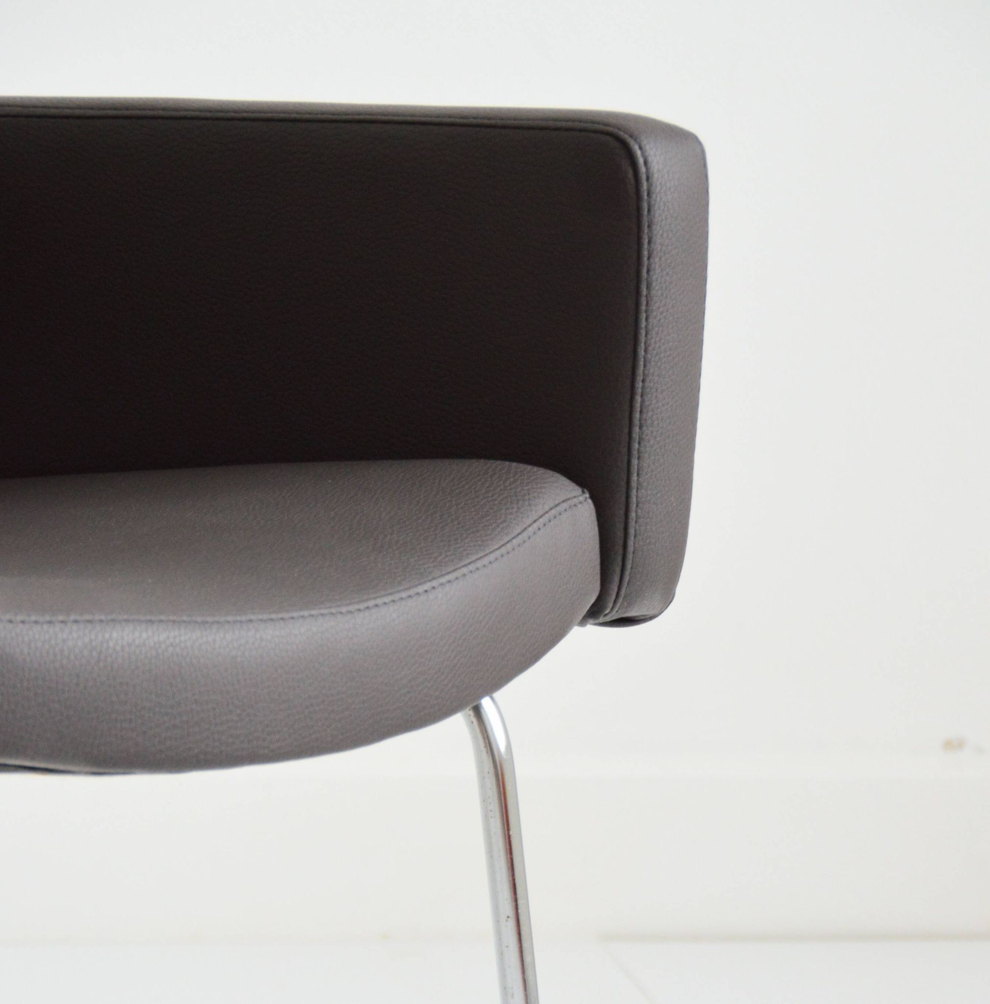 “Conseil” armchair by Pierre Guariche for Meurop 1960s (1 / 2)