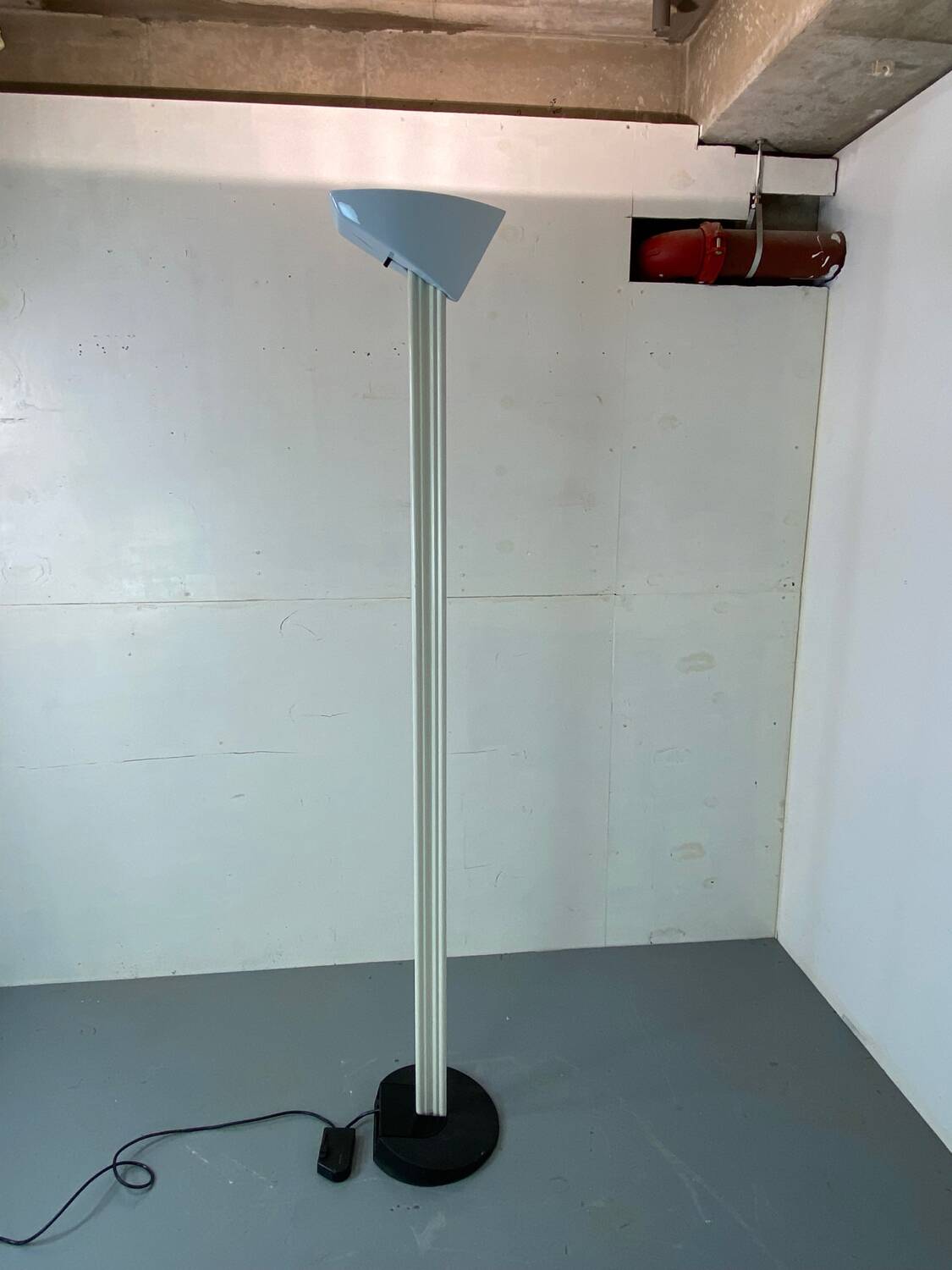 Lampadaire Mod. Otello de Bruno Gecchelin pour Oluce années 1980