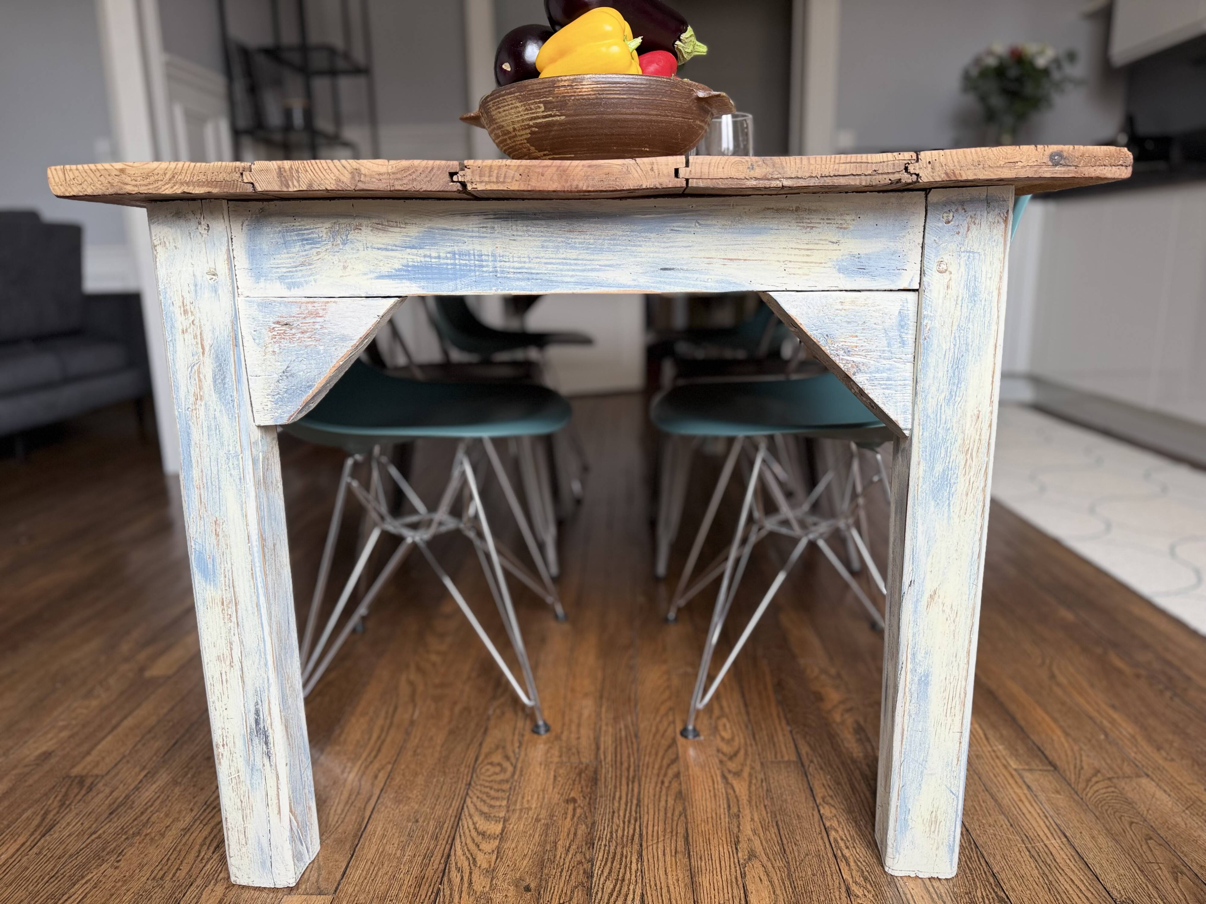 Farm table
