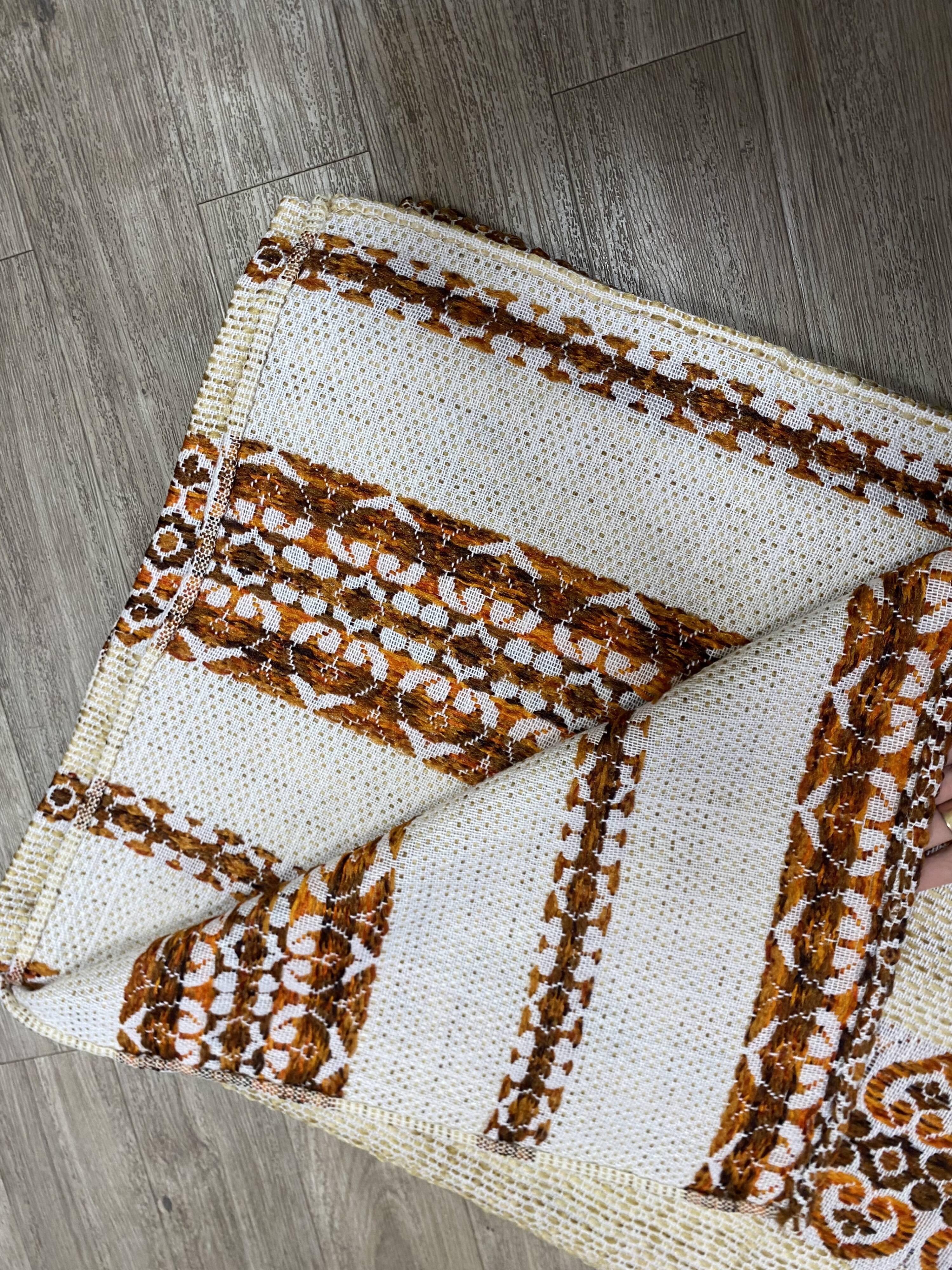 Vintage 70s floral tablecloth