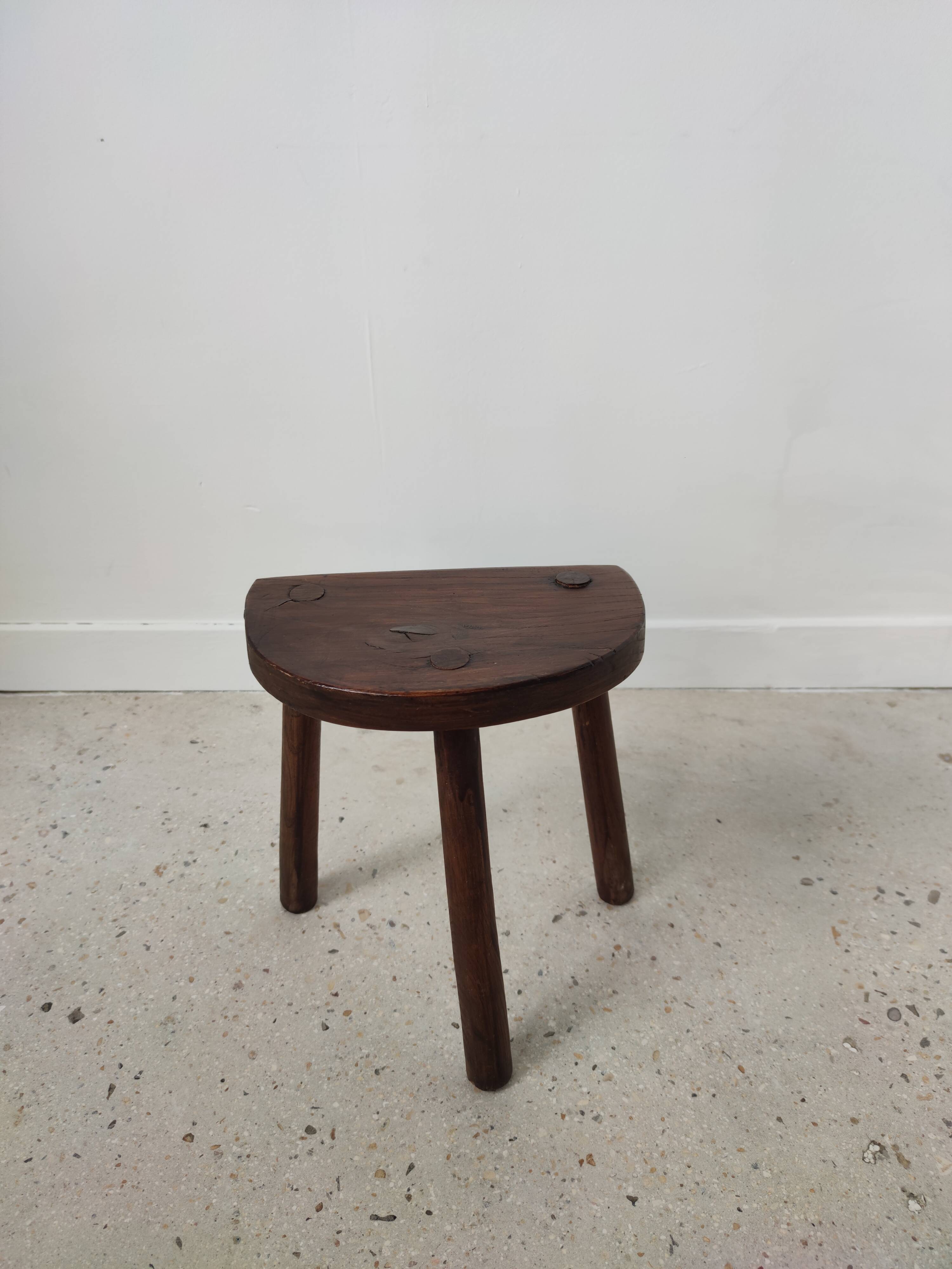 Stool in solid wood tripod seat half-moon