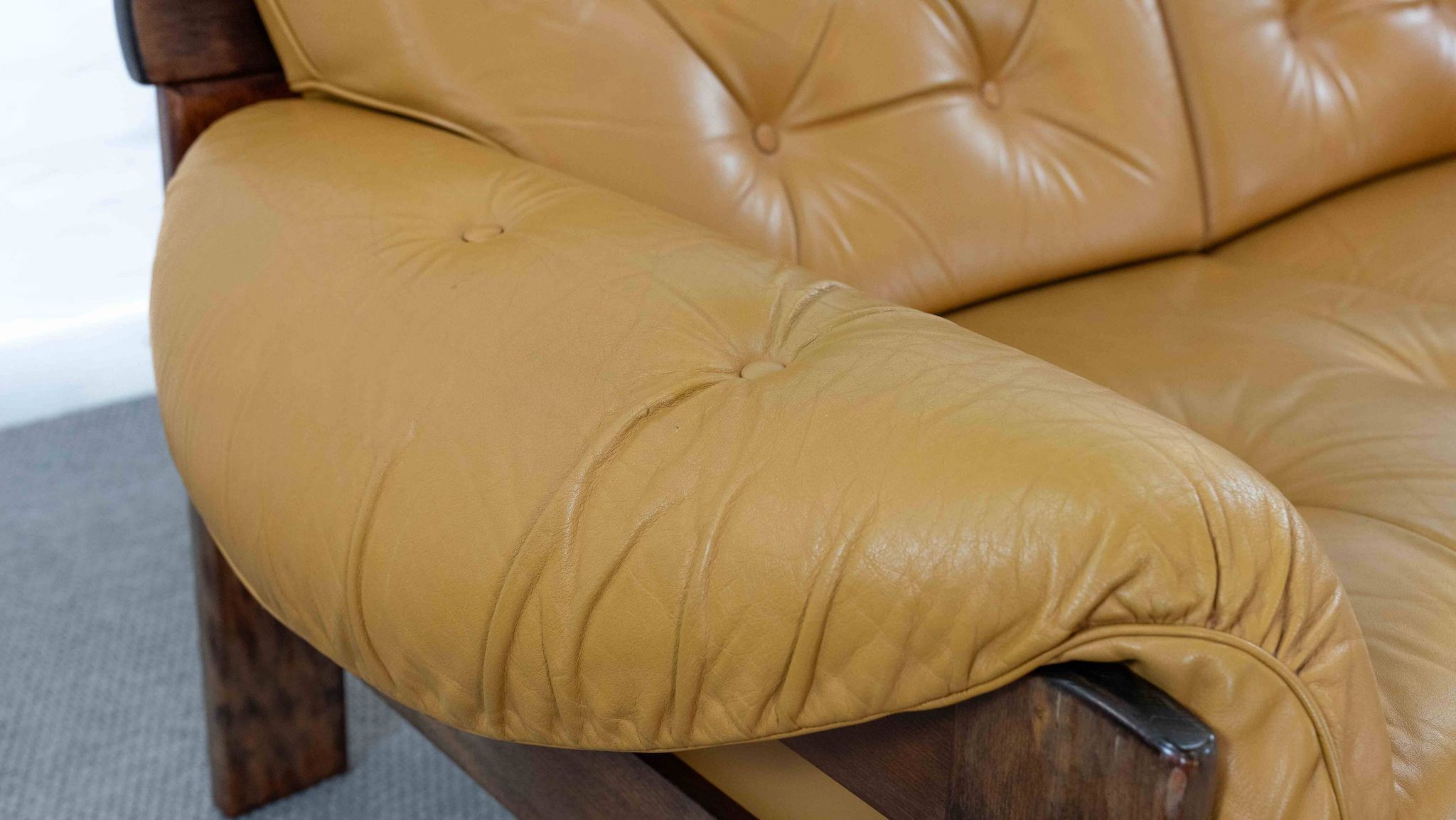Groupe de sièges en cuir de style brésilien