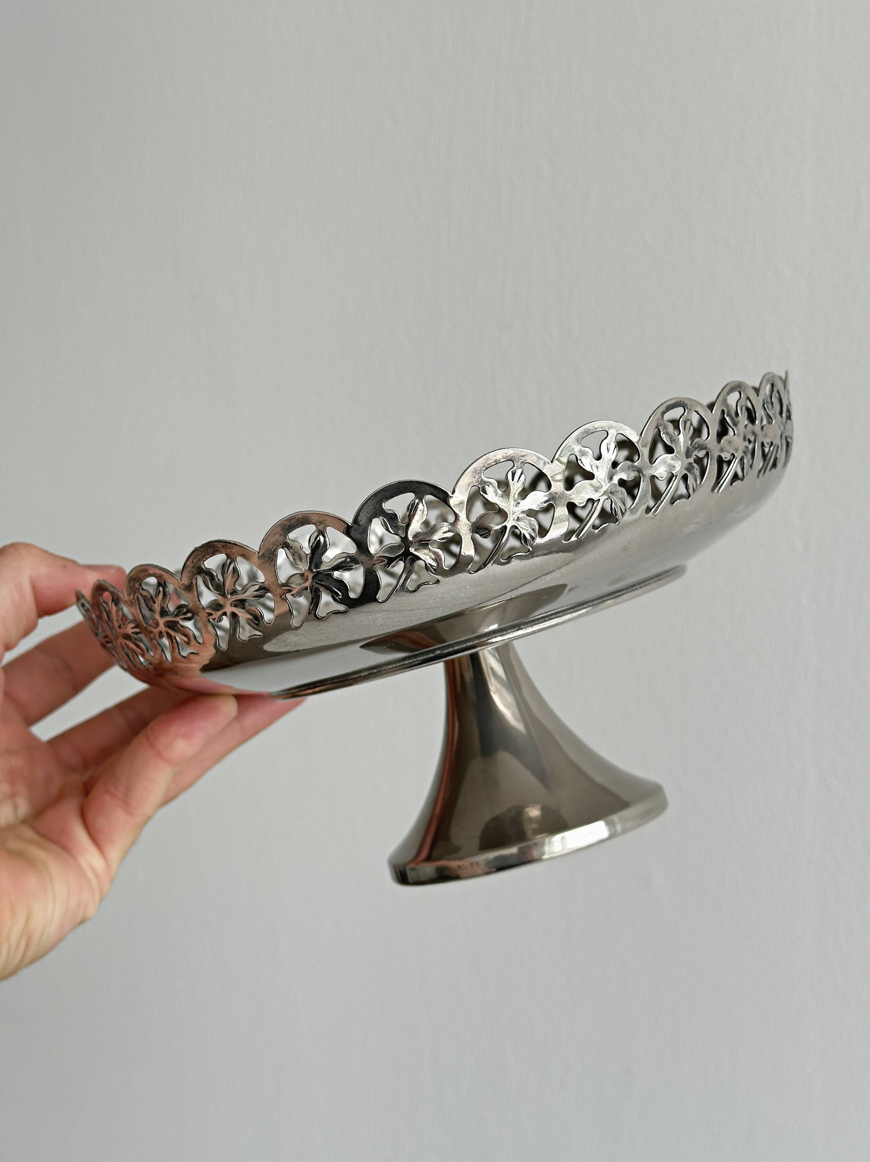 Coupe sur pied en métal