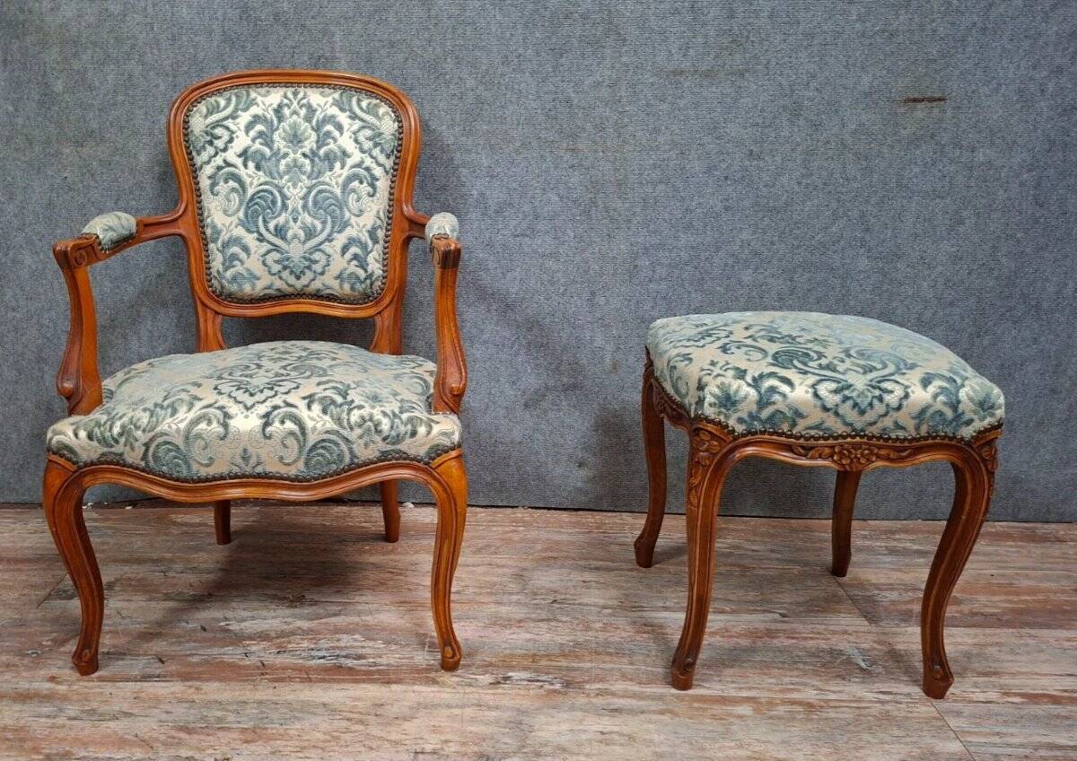 Cabriolet armchair in cherry wood with its footrest, 20th century.