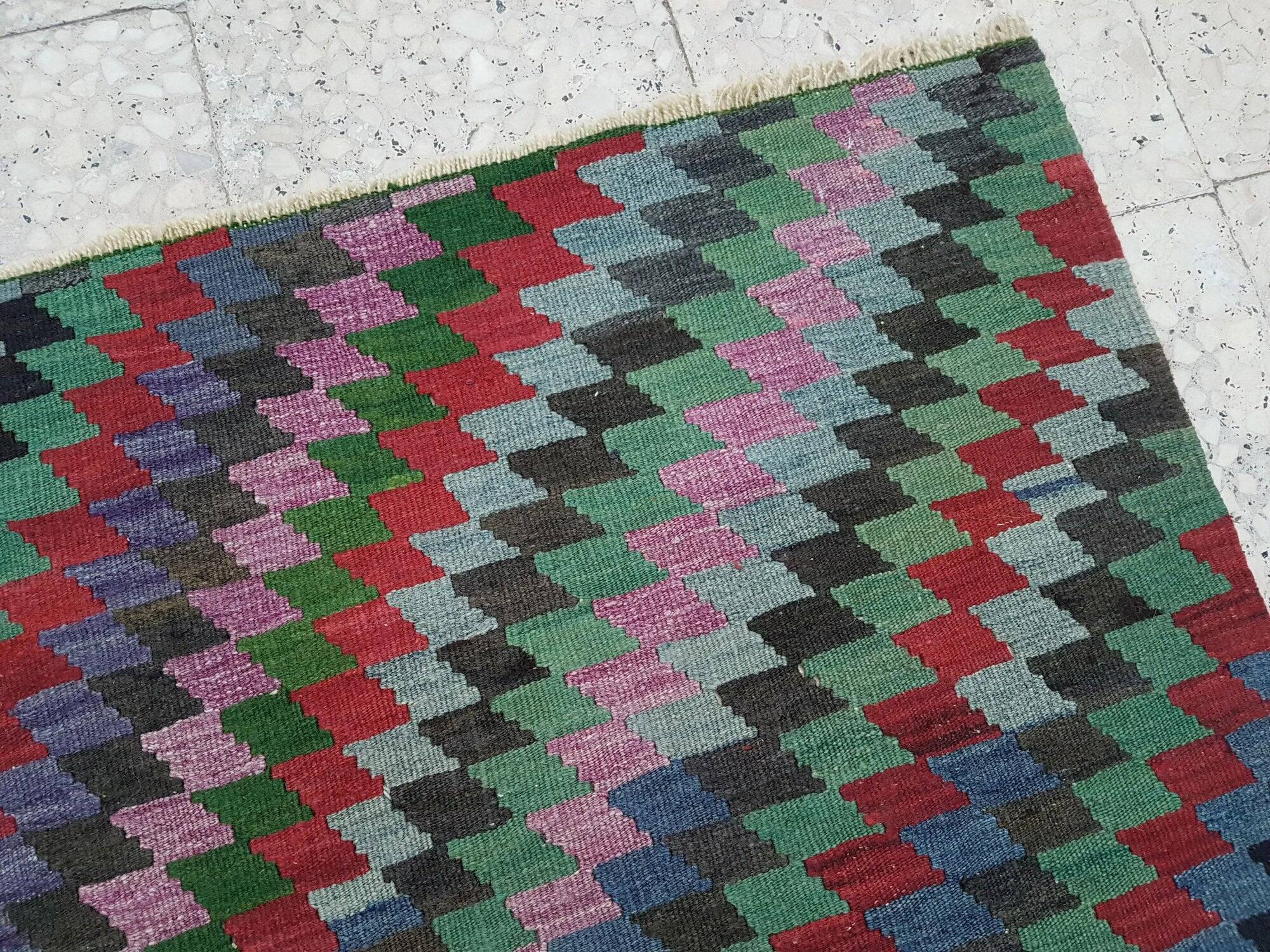 Vintage Turkish kilim, handwoven, 86x108 cm.
