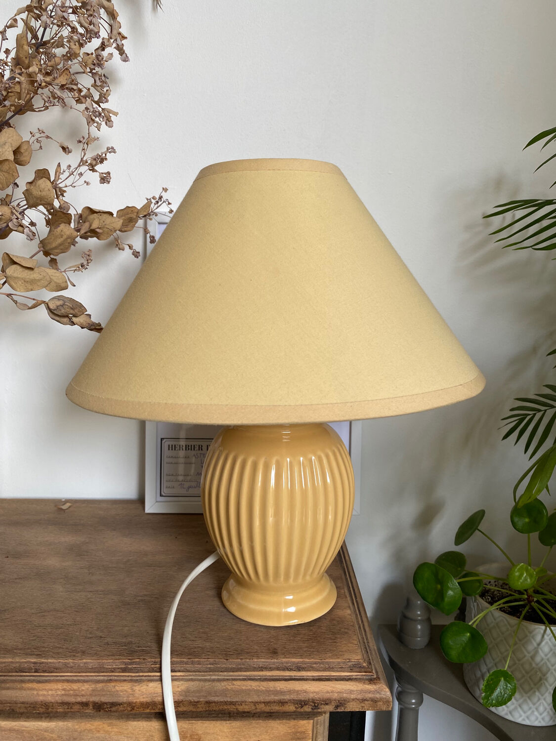 Ceramic table lamp