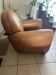 Fauteuils club en cuir marron finition antique