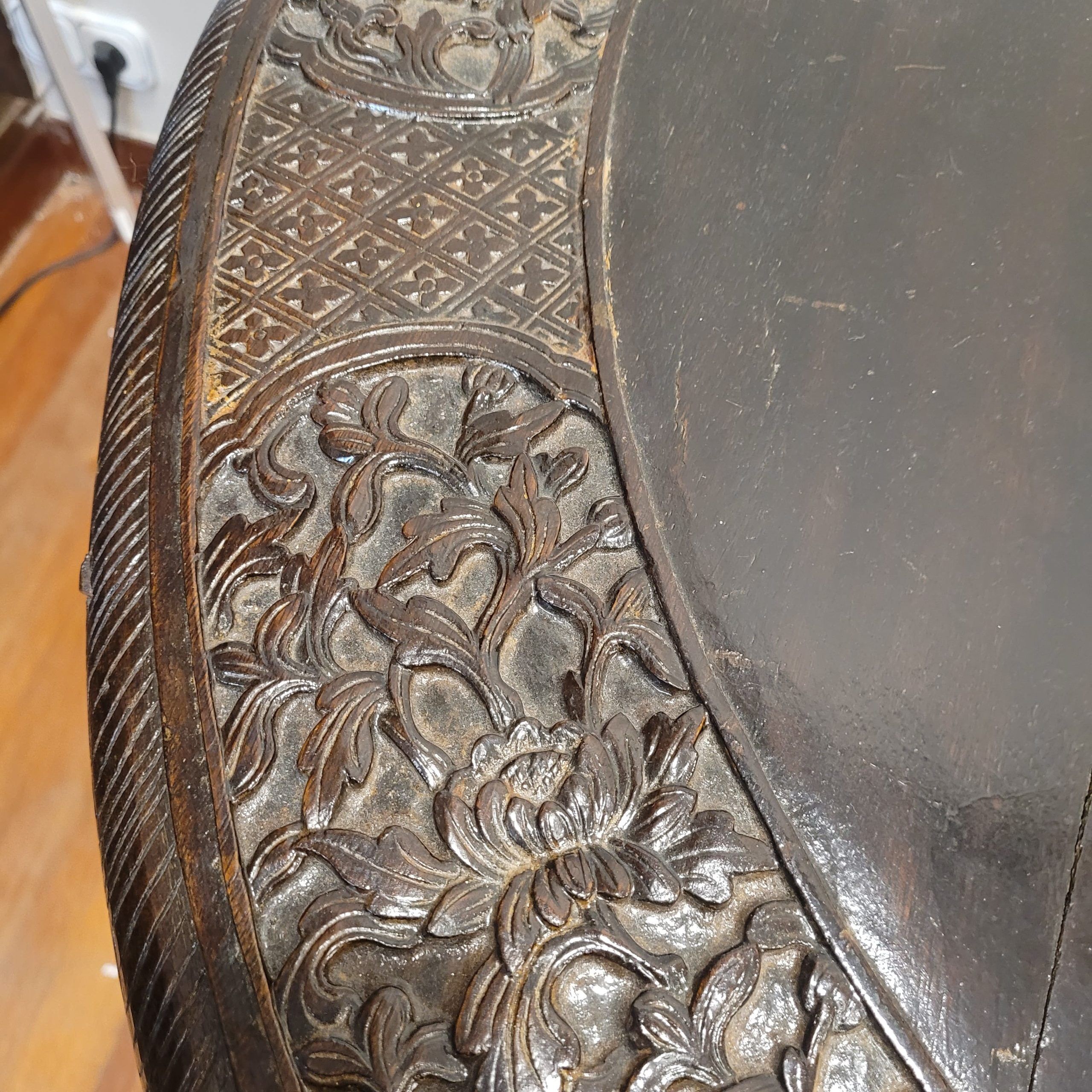 Coffee table, carved padauk wood with dragons, Anglo-Indian, 19th century – India