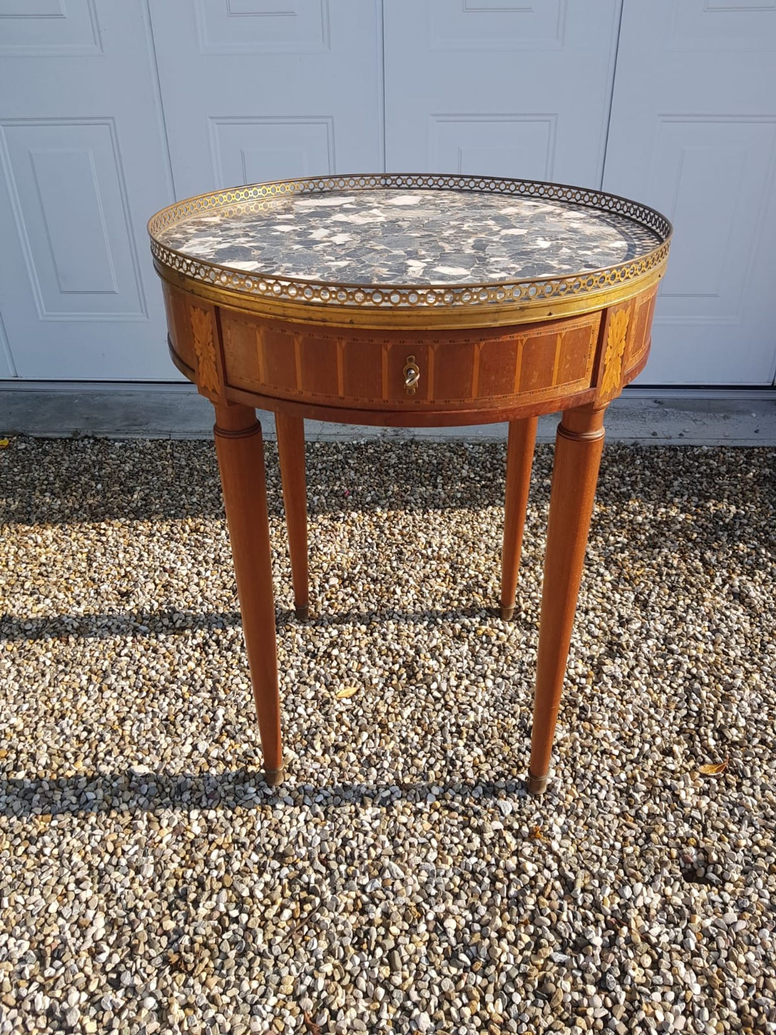 Table bouillotte de style Louis XVI marqueterie