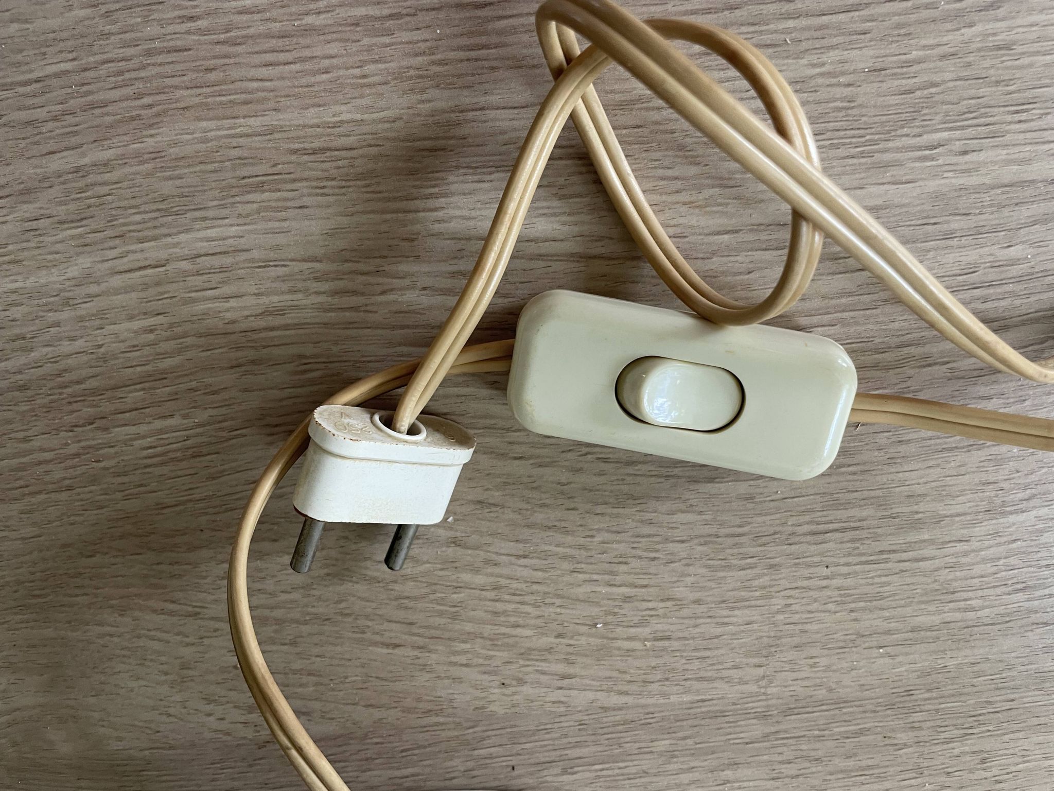 Pied de lampe vintage en céramique émaillée motifs écailles