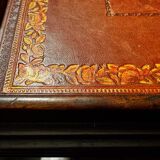 Mahogany and leather coffee table from the 19th century.