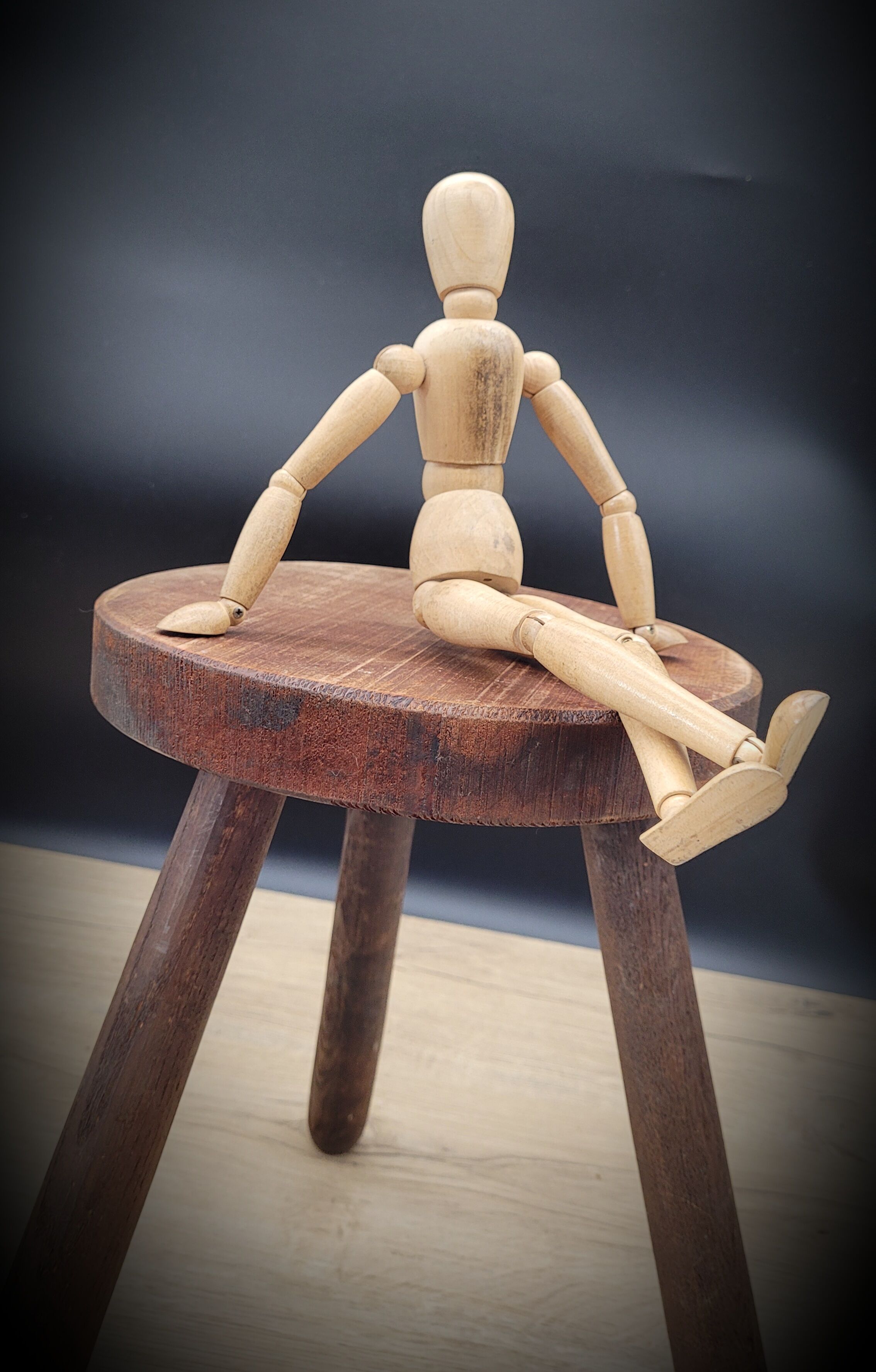 Round tripod stool cowherd