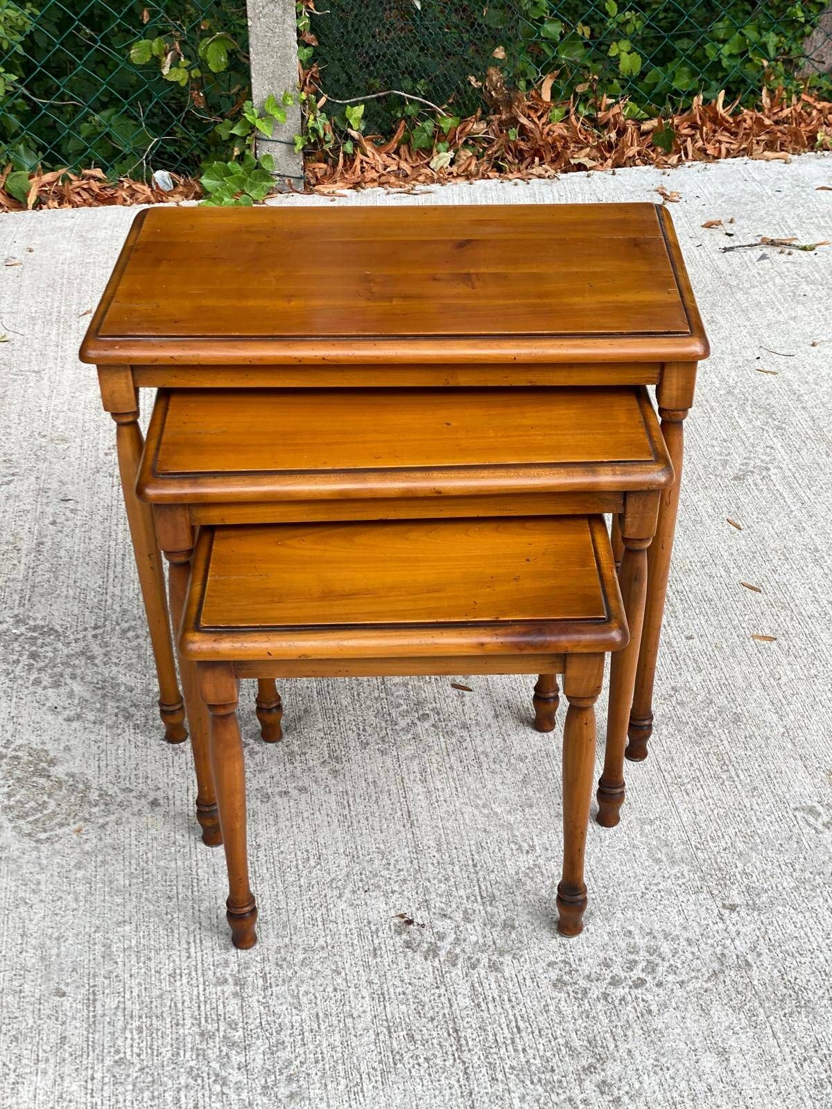 Set of 3 Nesting Tables in Solid Cherry Wood NF Furniture Loui