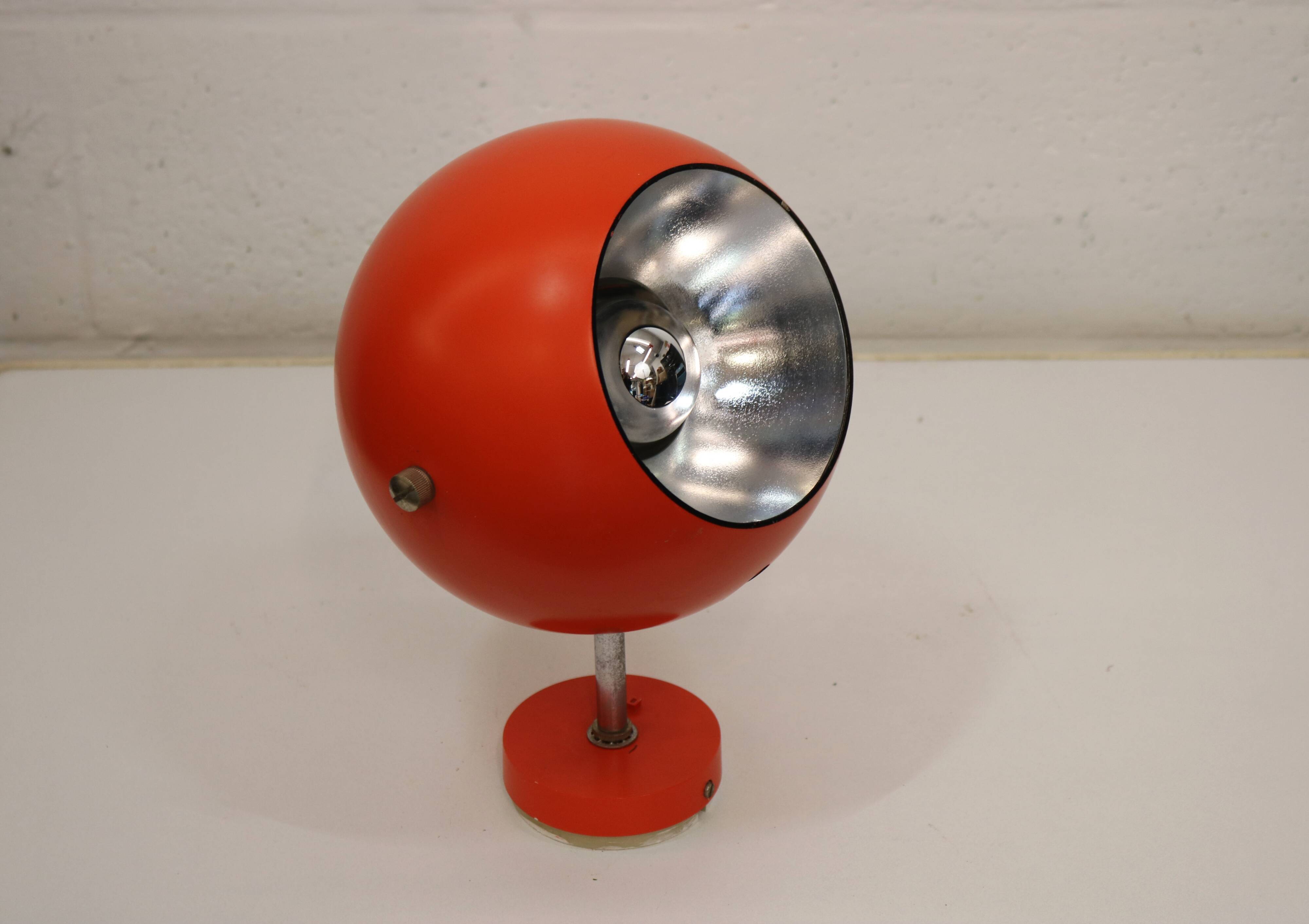 Vintage orange eyeball space age wall Lamp– Louis Poulsen, Denmark 70's